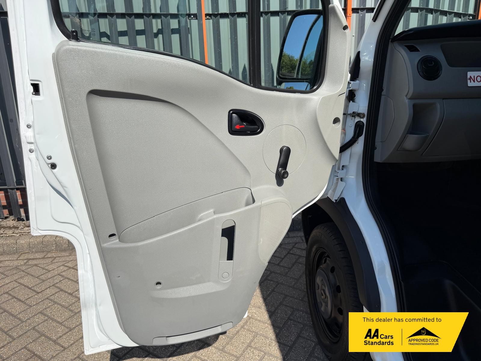 2010 Renault Master 2.5D SL33 Minibus 4dr Diesel Manual FWD L1 H2 (78 bhp) - Thumbnail 31
