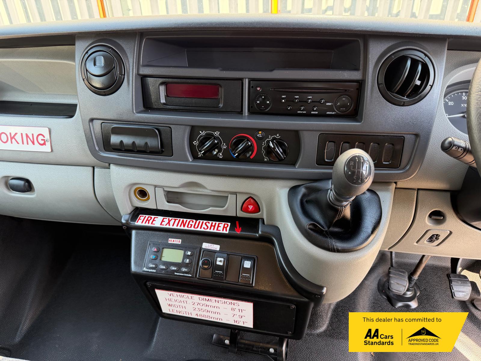 2010 Renault Master 2.5D SL33 Minibus 4dr Diesel Manual FWD L1 H2 (78 bhp) - Thumbnail 35