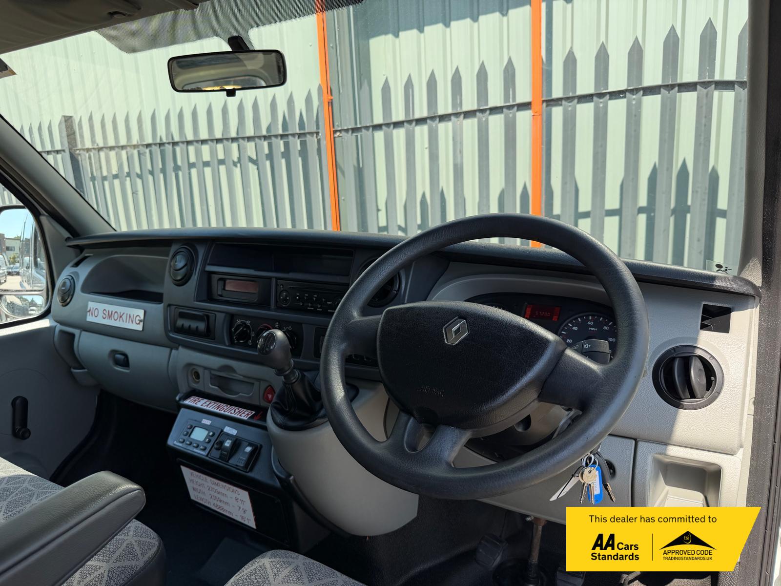 2010 Renault Master 2.5D SL33 Minibus 4dr Diesel Manual FWD L1 H2 (78 bhp) - Thumbnail 38
