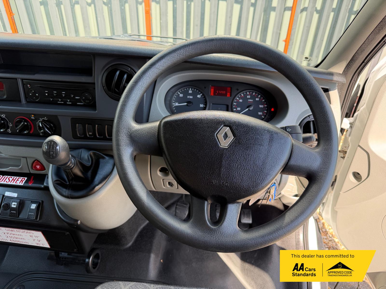 2010 Renault Master 2.5D SL33 Minibus 4dr Diesel Manual FWD L1 H2 (78 bhp) - Thumbnail 39