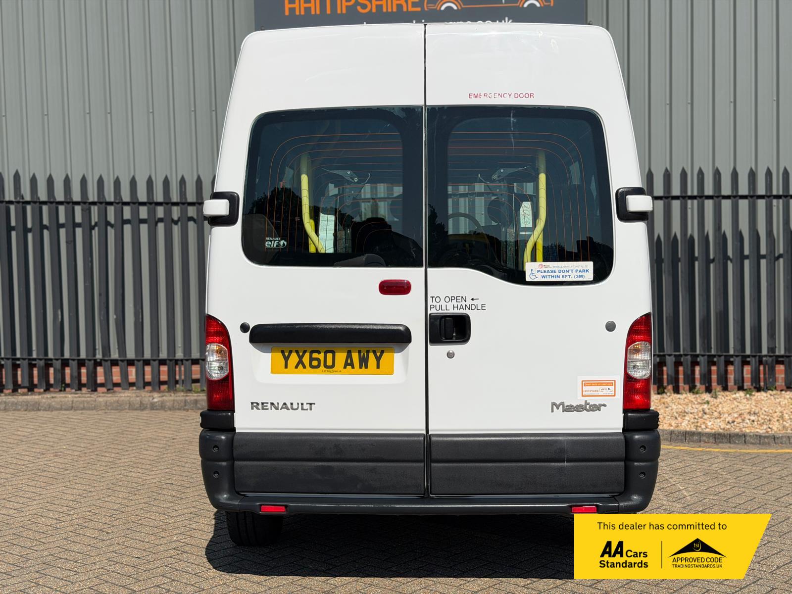 2010 Renault Master 2.5D SL33 Minibus 4dr Diesel Manual FWD L1 H2 (78 bhp) - Thumbnail 9