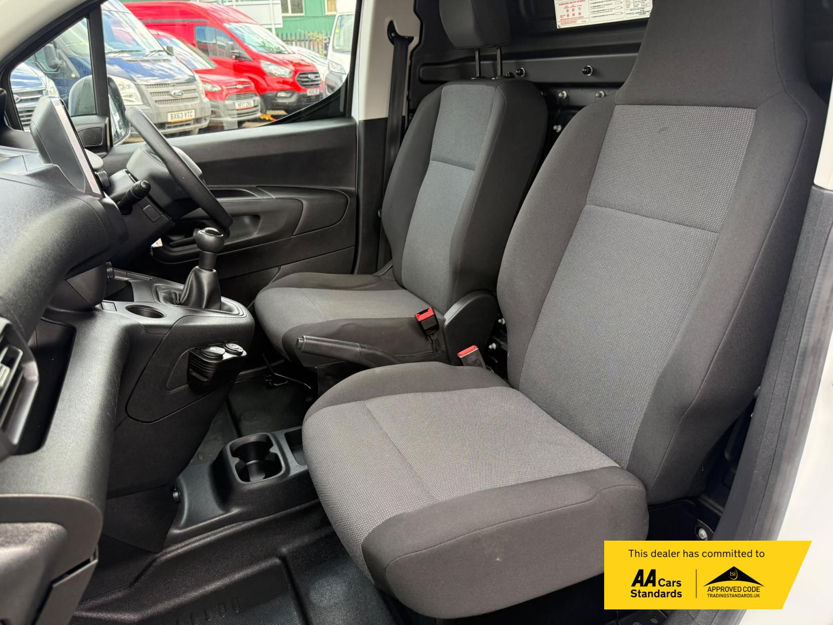 2021 Peugeot Partner 1.5 BlueHDi 650 S Standard Panel Van 5dr Diesel Manual SWB Euro 6 (s/s) (75 bhp) - Thumbnail 31