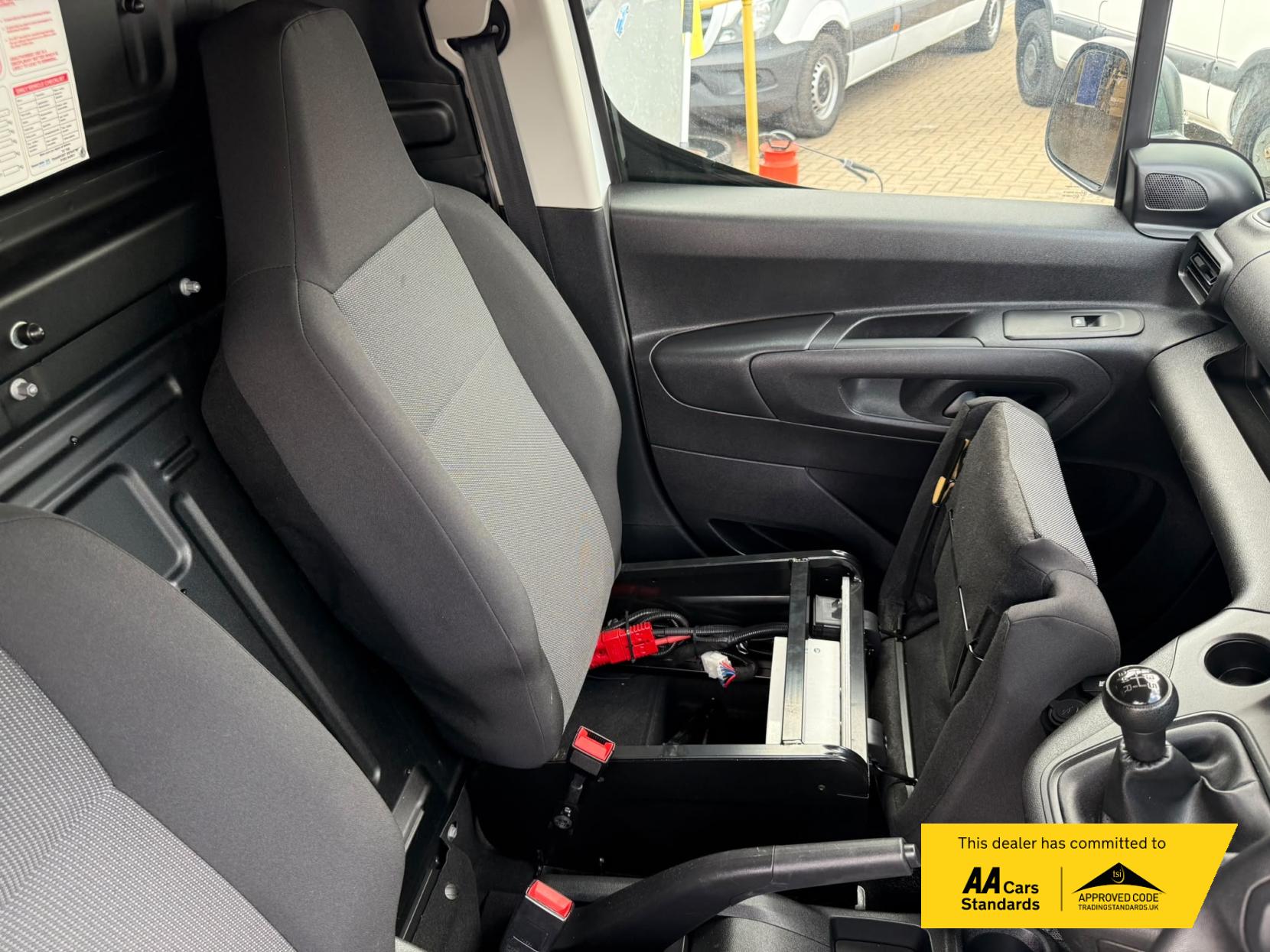 2021 Peugeot Partner 1.5 BlueHDi 650 S Standard Panel Van 5dr Diesel Manual SWB Euro 6 (s/s) (75 bhp) - Thumbnail 53