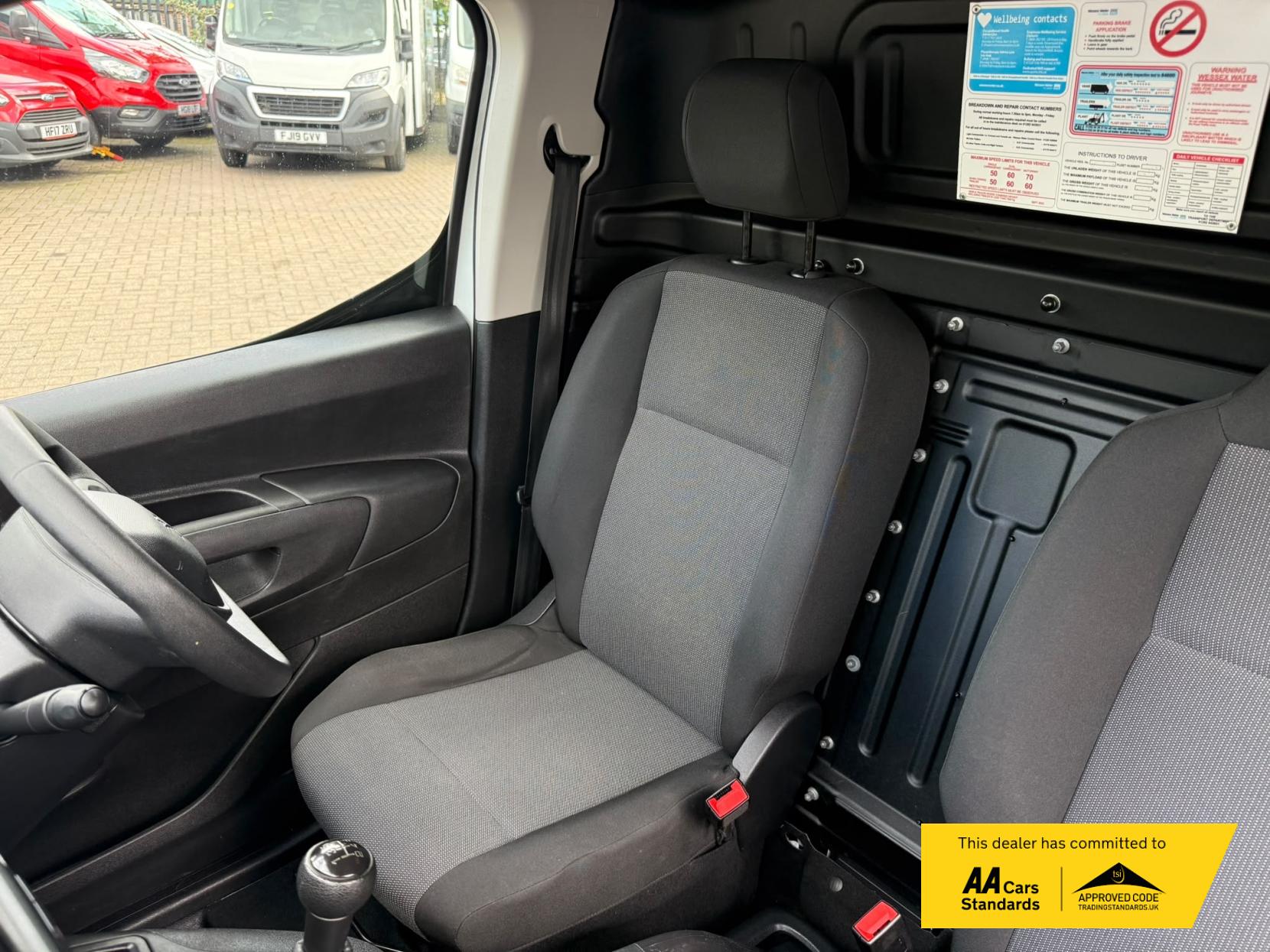 2021 Peugeot Partner 1.5 BlueHDi 650 S Standard Panel Van 5dr Diesel Manual SWB Euro 6 (s/s) (75 bhp) - Thumbnail 28