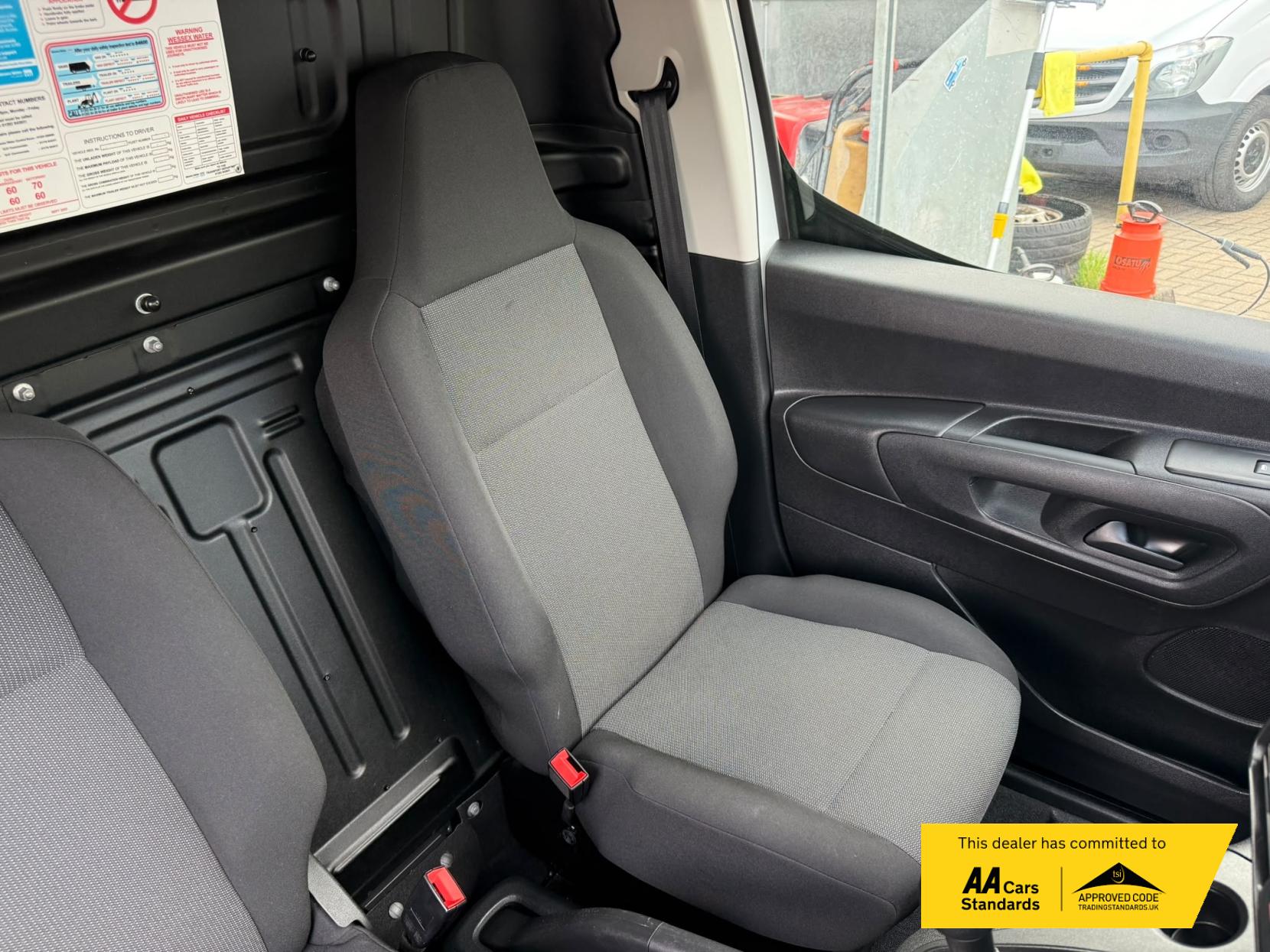 2021 Peugeot Partner 1.5 BlueHDi 650 S Standard Panel Van 5dr Diesel Manual SWB Euro 6 (s/s) (75 bhp) - Thumbnail 30