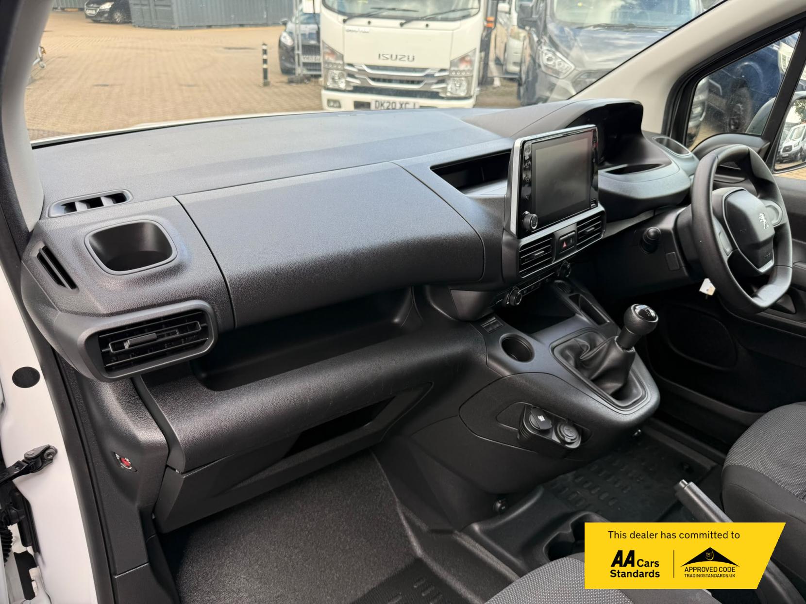 2021 Peugeot Partner 1.5 BlueHDi 650 S Standard Panel Van 5dr Diesel Manual SWB Euro 6 (s/s) (75 bhp) - Thumbnail 36