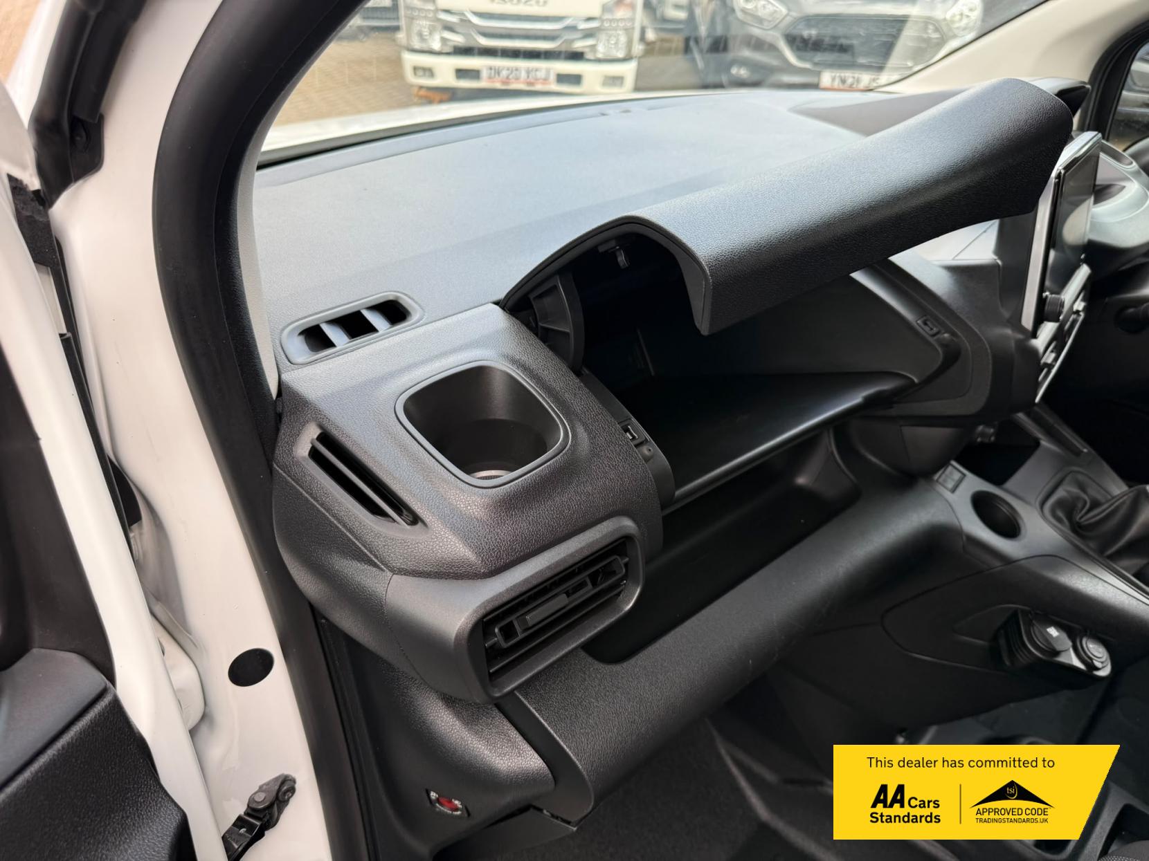 2021 Peugeot Partner 1.5 BlueHDi 650 S Standard Panel Van 5dr Diesel Manual SWB Euro 6 (s/s) (75 bhp) - Thumbnail 4