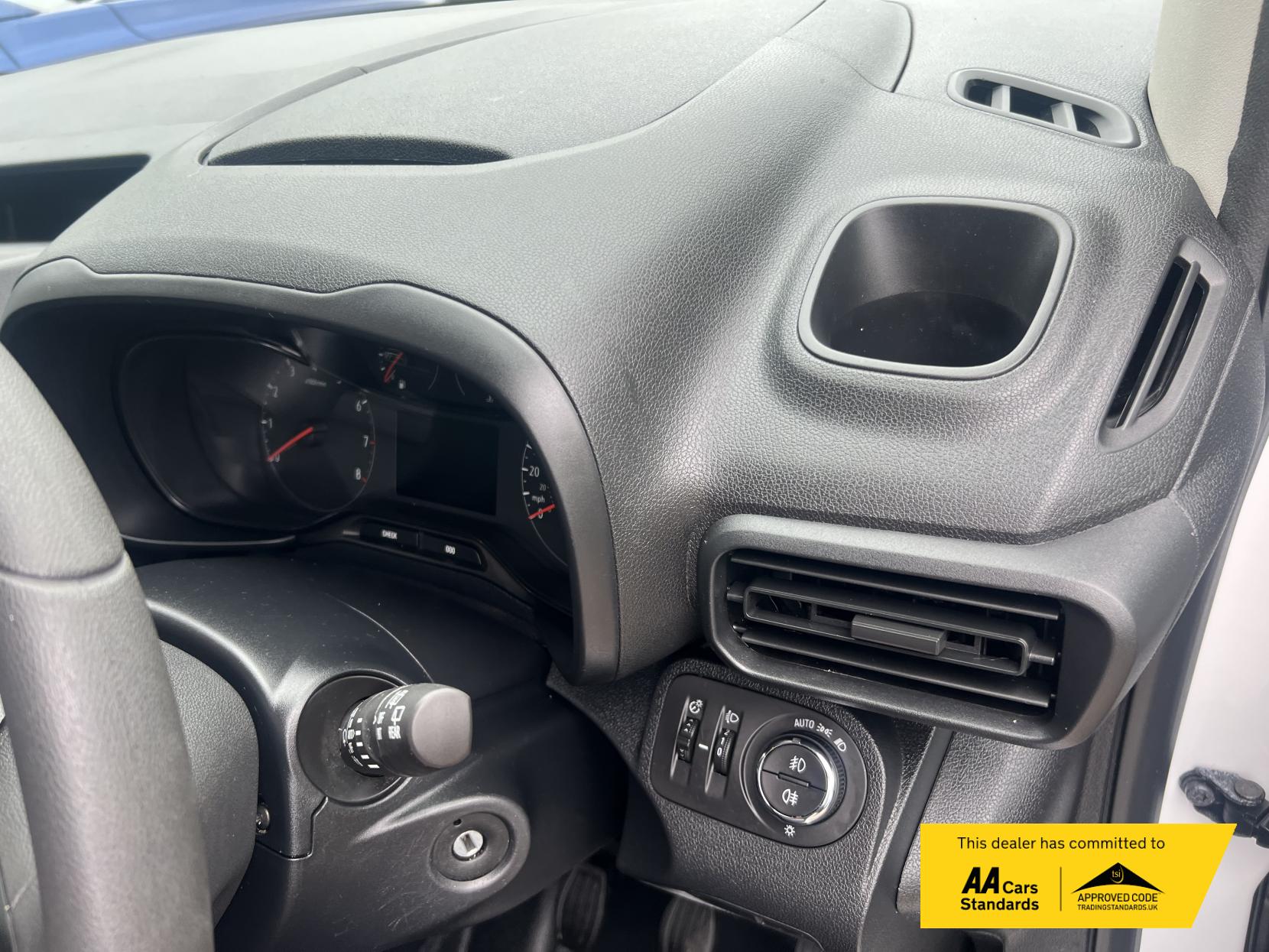 Vauxhall Combo 1.5 Turbo D 2300 Pro Panel Van 6dr Diesel Manual L2 H1 Euro 6 (s/s) (100 ps)
