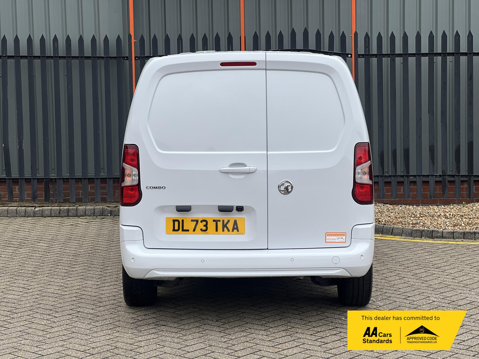 Vauxhall Combo 1.5 Turbo D 2300 Pro Panel Van 6dr Diesel Manual L2 H1 Euro 6 (s/s) (100 ps)