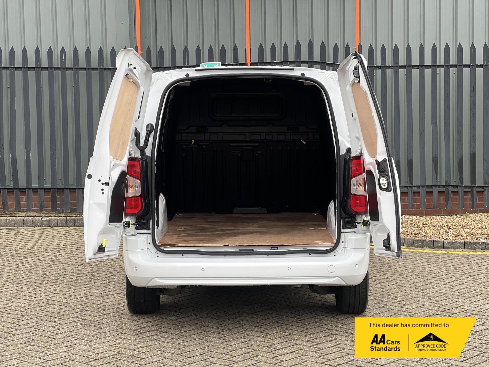 Vauxhall Combo 1.5 Turbo D 2300 Pro Panel Van 6dr Diesel Manual L2 H1 Euro 6 (s/s) (100 ps)
