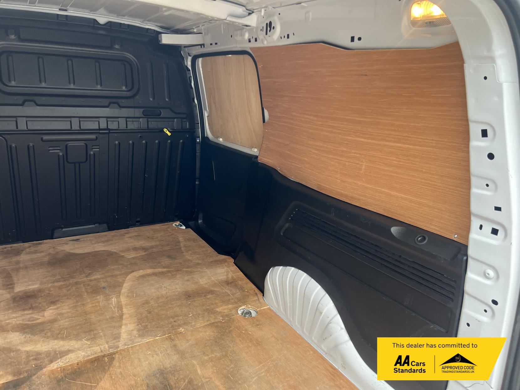 Vauxhall Combo 1.5 Turbo D 2300 Pro Panel Van 6dr Diesel Manual L2 H1 Euro 6 (s/s) (100 ps)