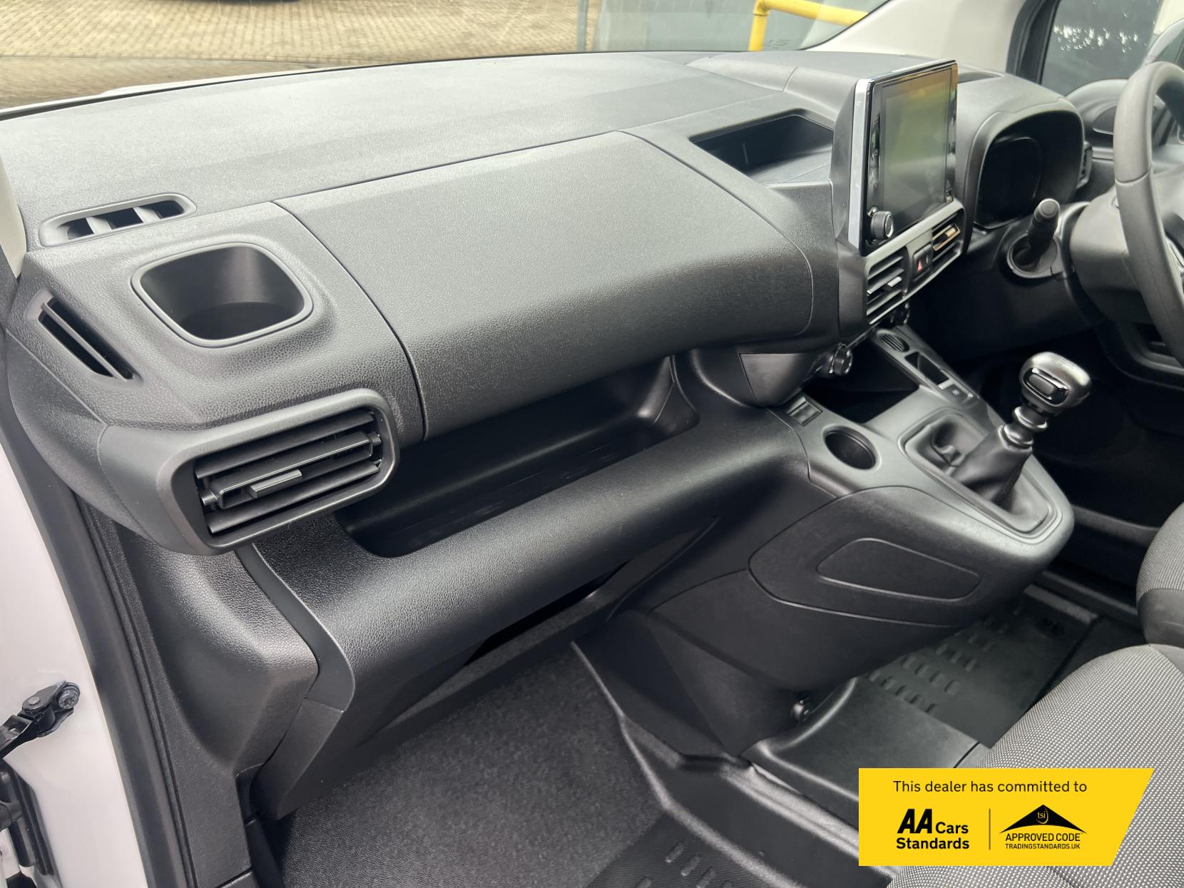Vauxhall Combo 1.5 Turbo D 2300 Pro Panel Van 6dr Diesel Manual L2 H1 Euro 6 (s/s) (100 ps)