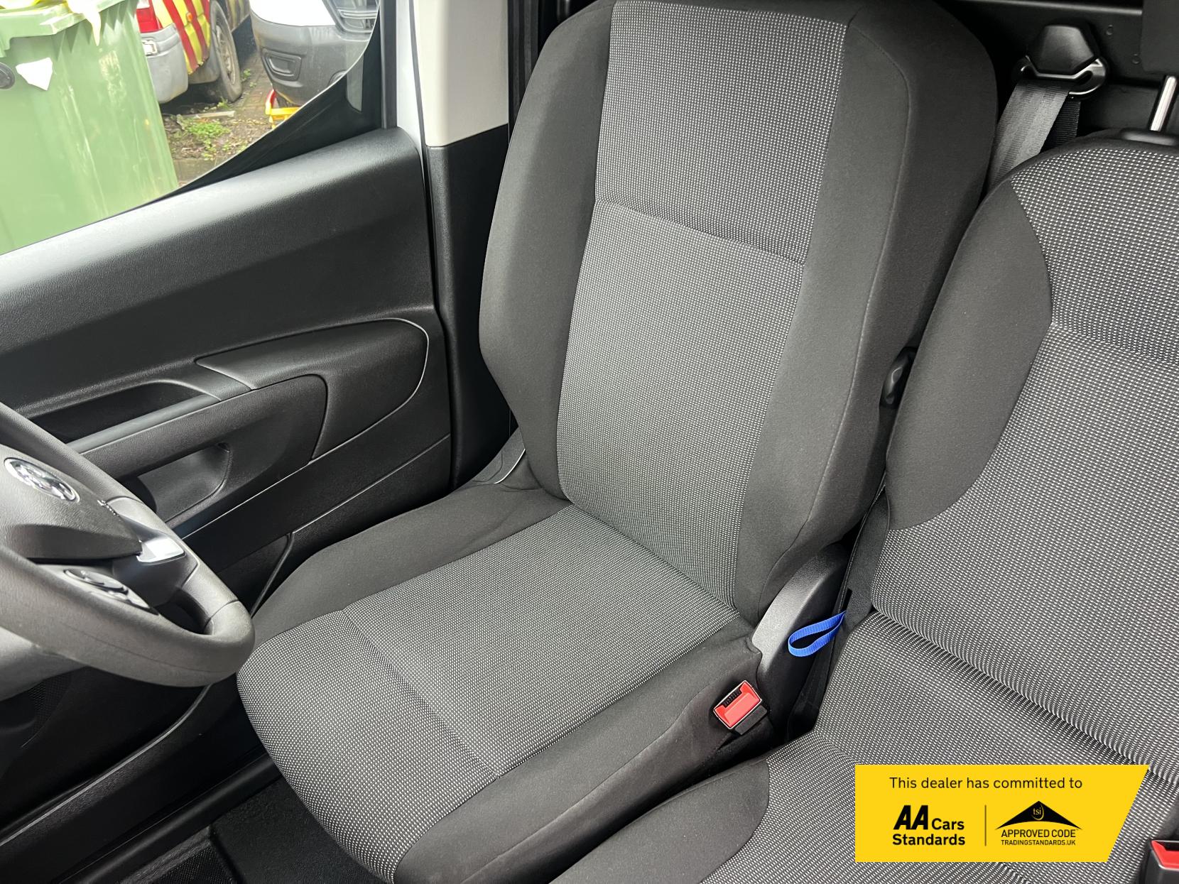 Vauxhall Combo 1.5 Turbo D 2300 Pro Panel Van 6dr Diesel Manual L2 H1 Euro 6 (s/s) (100 ps)