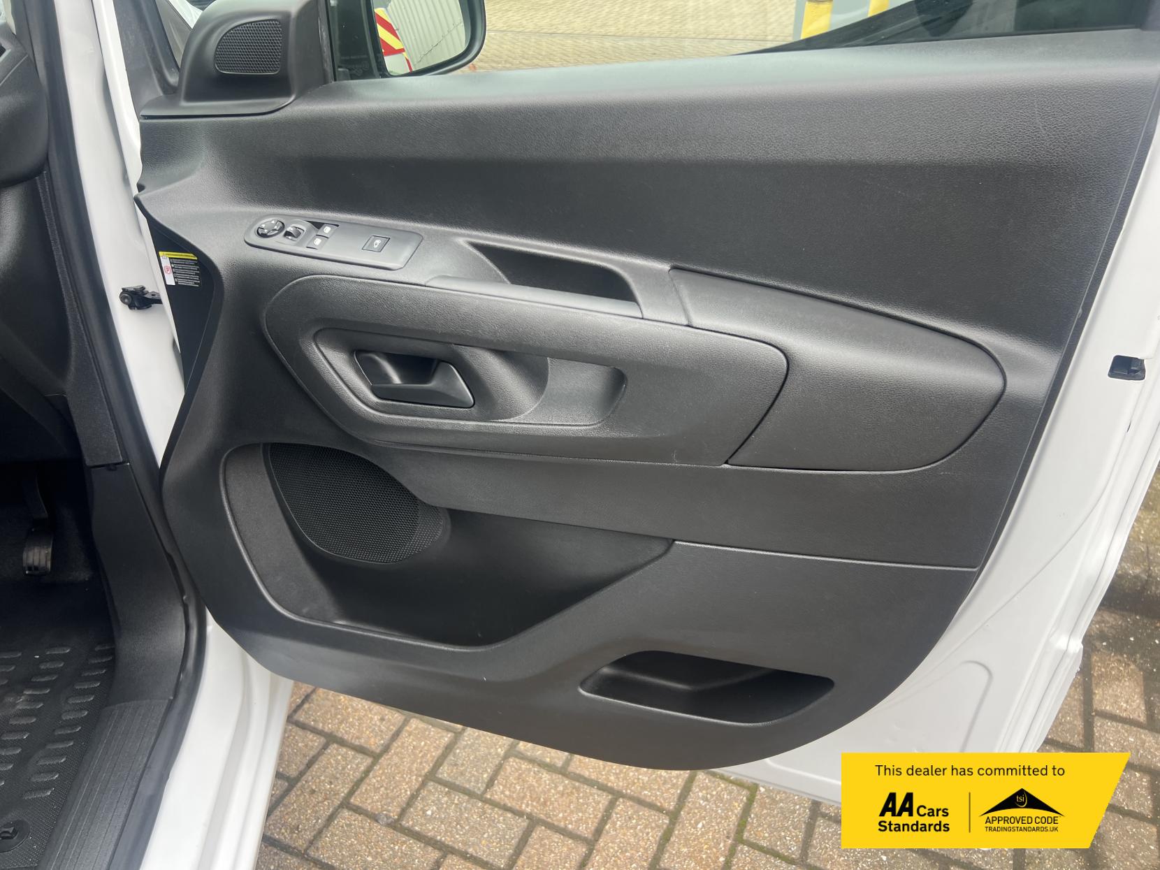 Vauxhall Combo 1.5 Turbo D 2300 Pro Panel Van 6dr Diesel Manual L2 H1 Euro 6 (s/s) (100 ps)