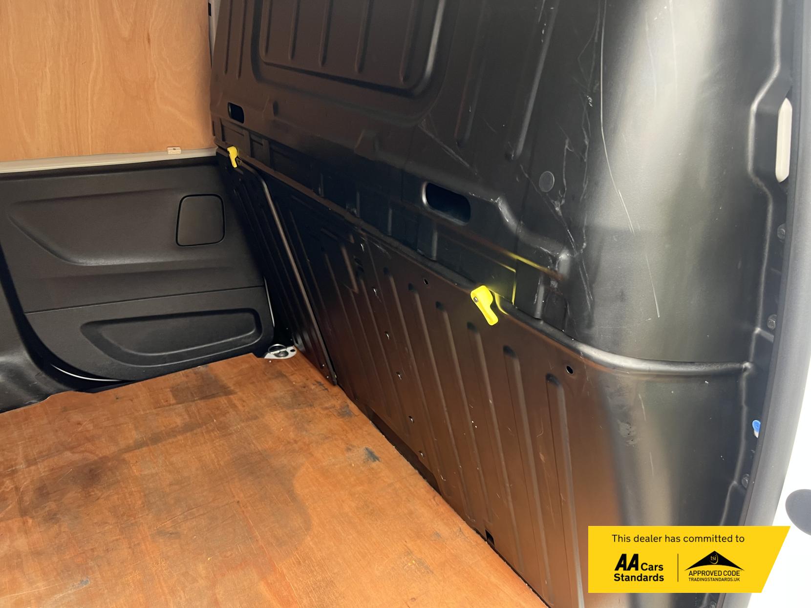 Vauxhall Combo 1.5 Turbo D 2300 Pro Panel Van 6dr Diesel Manual L2 H1 Euro 6 (s/s) (100 ps)