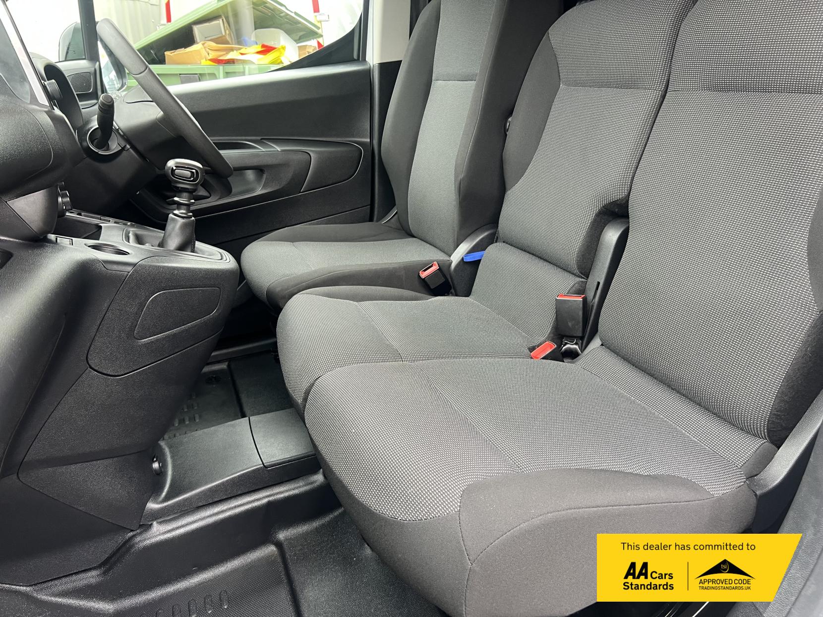 Vauxhall Combo 1.5 Turbo D 2300 Pro Panel Van 6dr Diesel Manual L2 H1 Euro 6 (s/s) (100 ps)