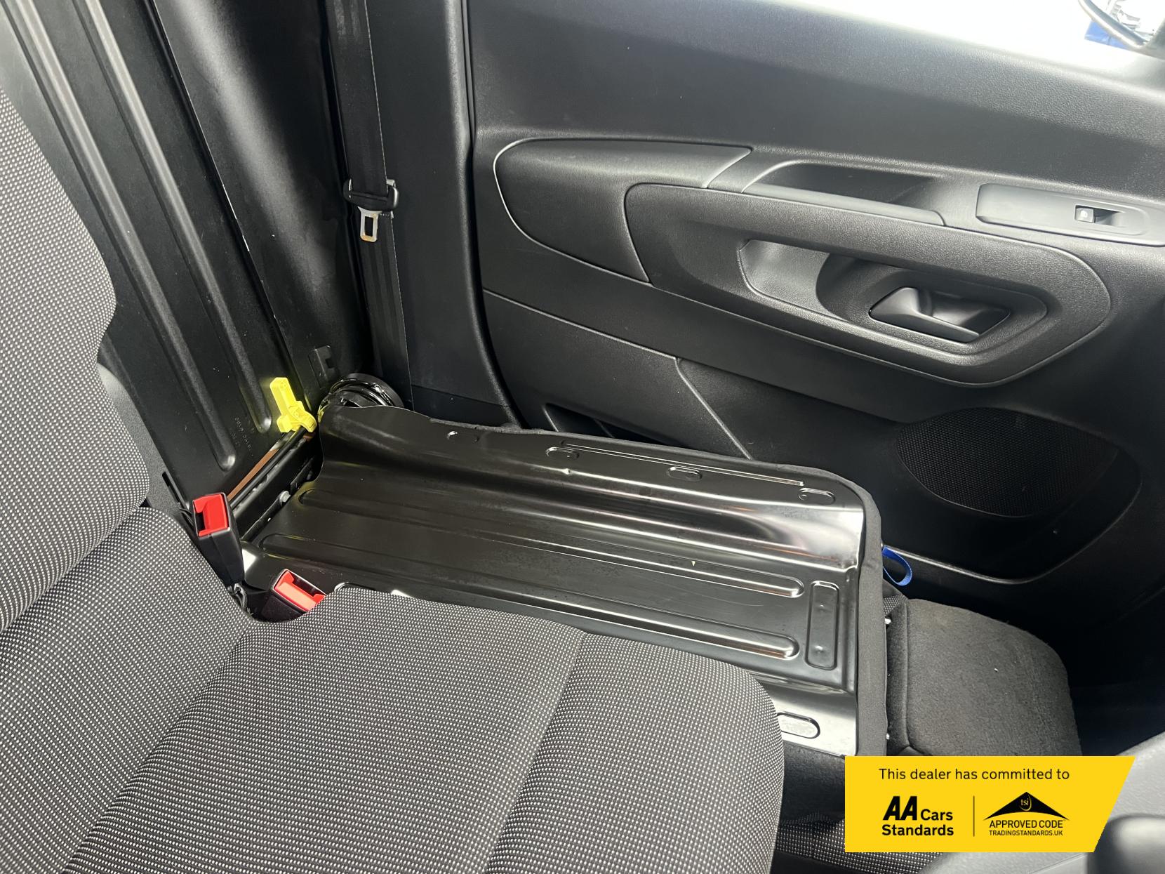 Vauxhall Combo 1.5 Turbo D 2300 Pro Panel Van 6dr Diesel Manual L2 H1 Euro 6 (s/s) (100 ps)
