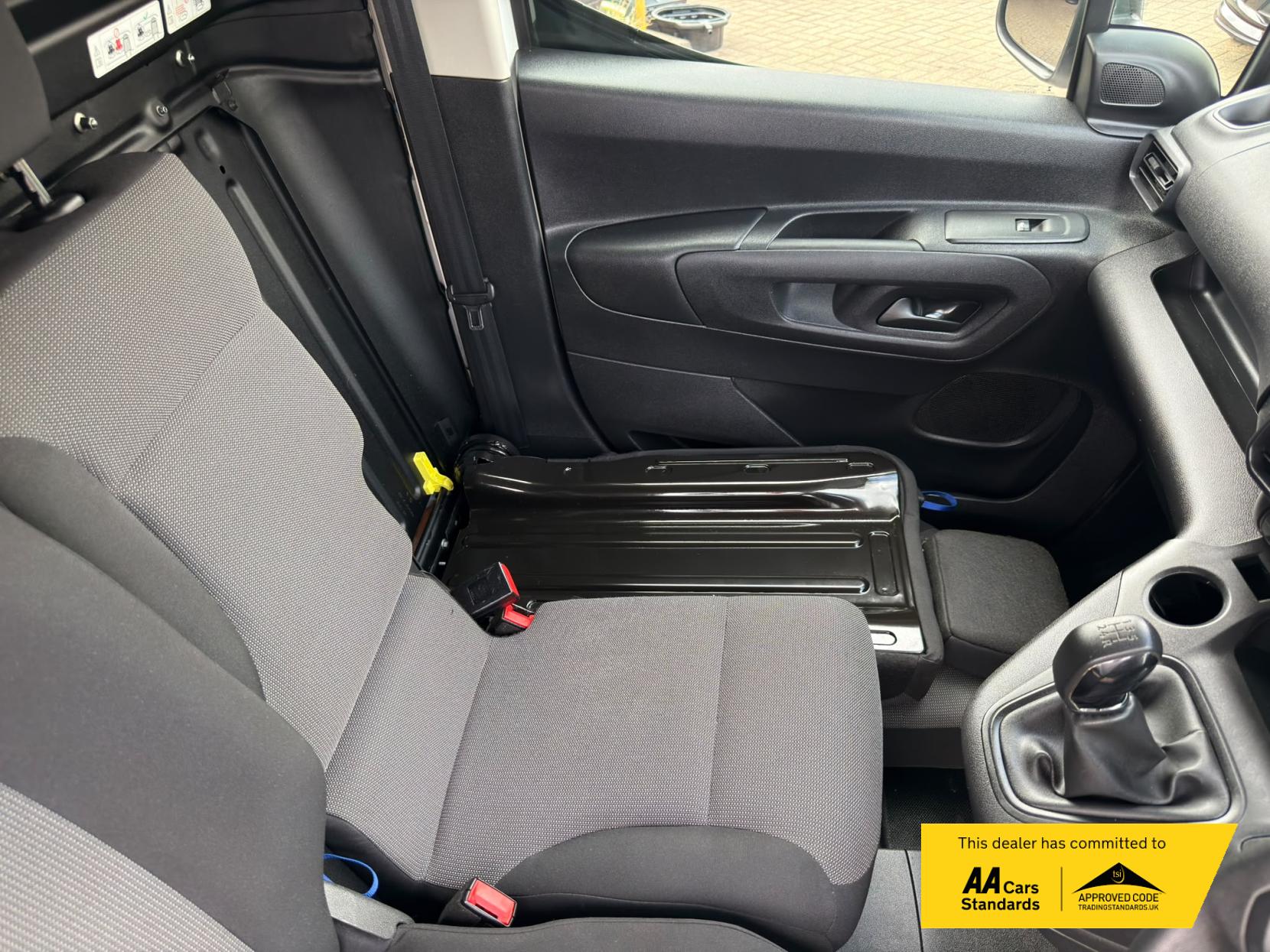2020 Peugeot Partner 1.5 BlueHDi 1000 Professional Standard Panel Van 5dr Diesel Manual SWB Euro 6 (s/s) (100 bhp) - Thumbnail 22