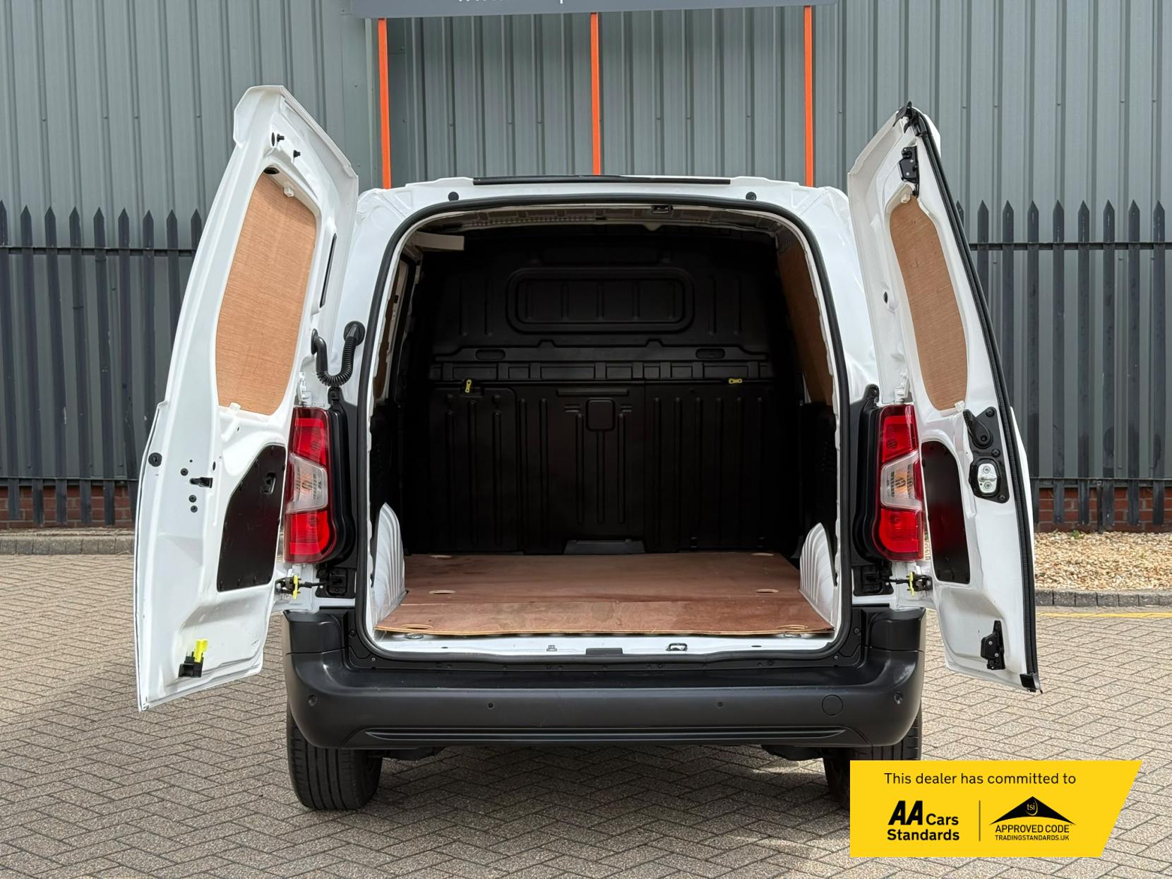 2020 Peugeot Partner 1.5 BlueHDi 1000 Professional Standard Panel Van 5dr Diesel Manual SWB Euro 6 (s/s) (100 bhp) - Thumbnail 29