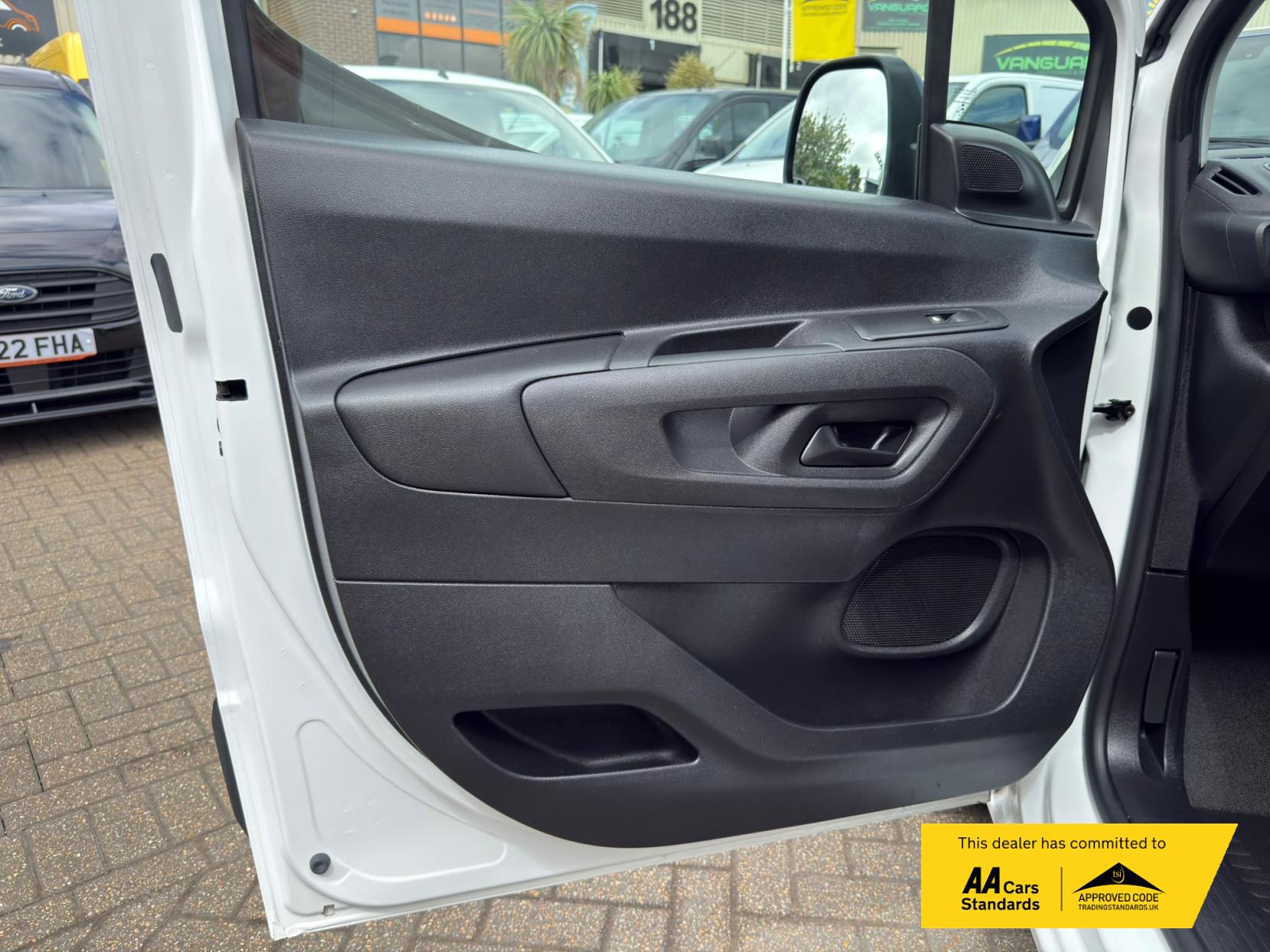 2020 Peugeot Partner 1.5 BlueHDi 1000 Professional Standard Panel Van 5dr Diesel Manual SWB Euro 6 (s/s) (100 bhp) - Thumbnail 34