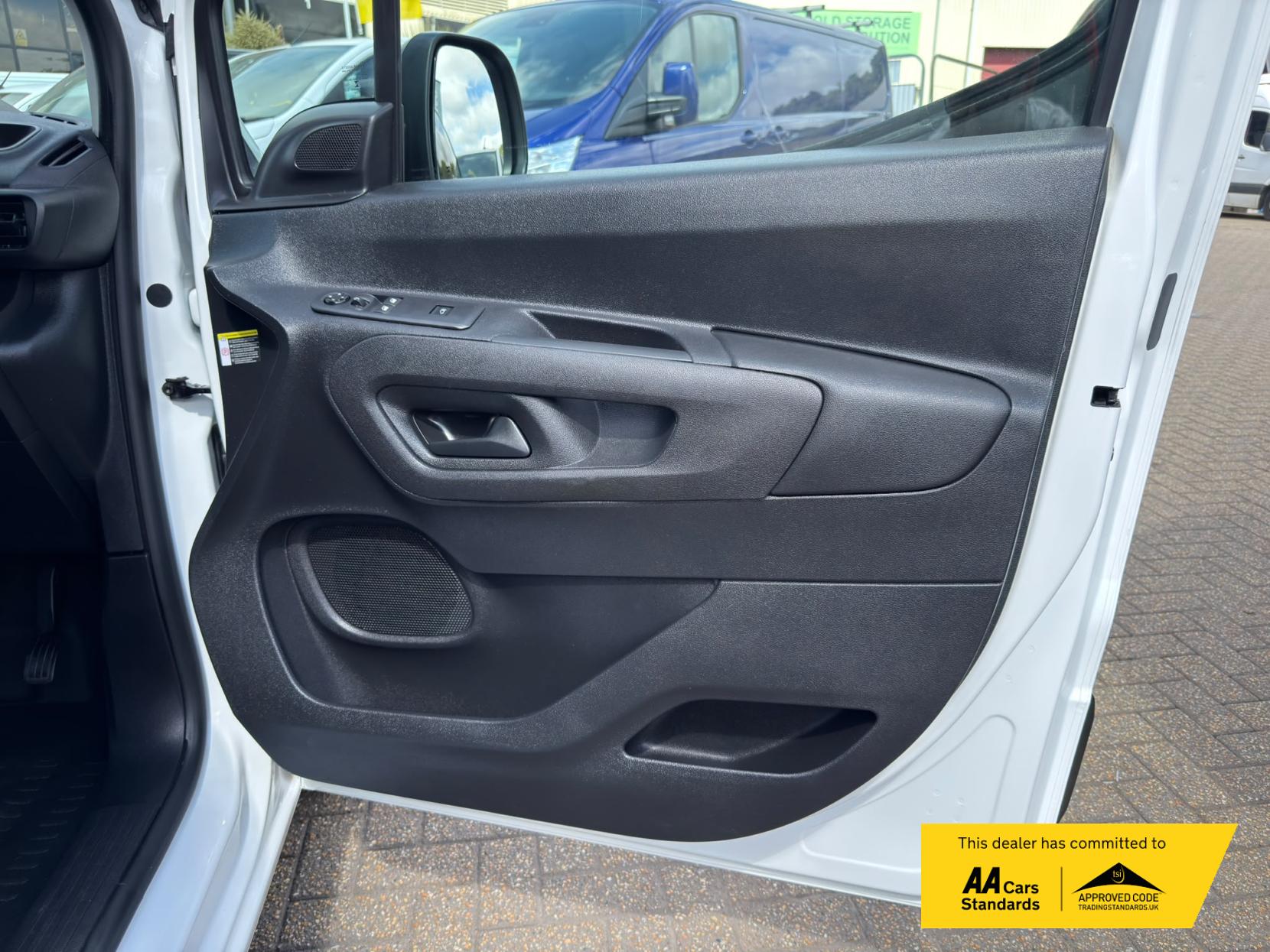 2020 Peugeot Partner 1.5 BlueHDi 1000 Professional Standard Panel Van 5dr Diesel Manual SWB Euro 6 (s/s) (100 bhp) - Thumbnail 35