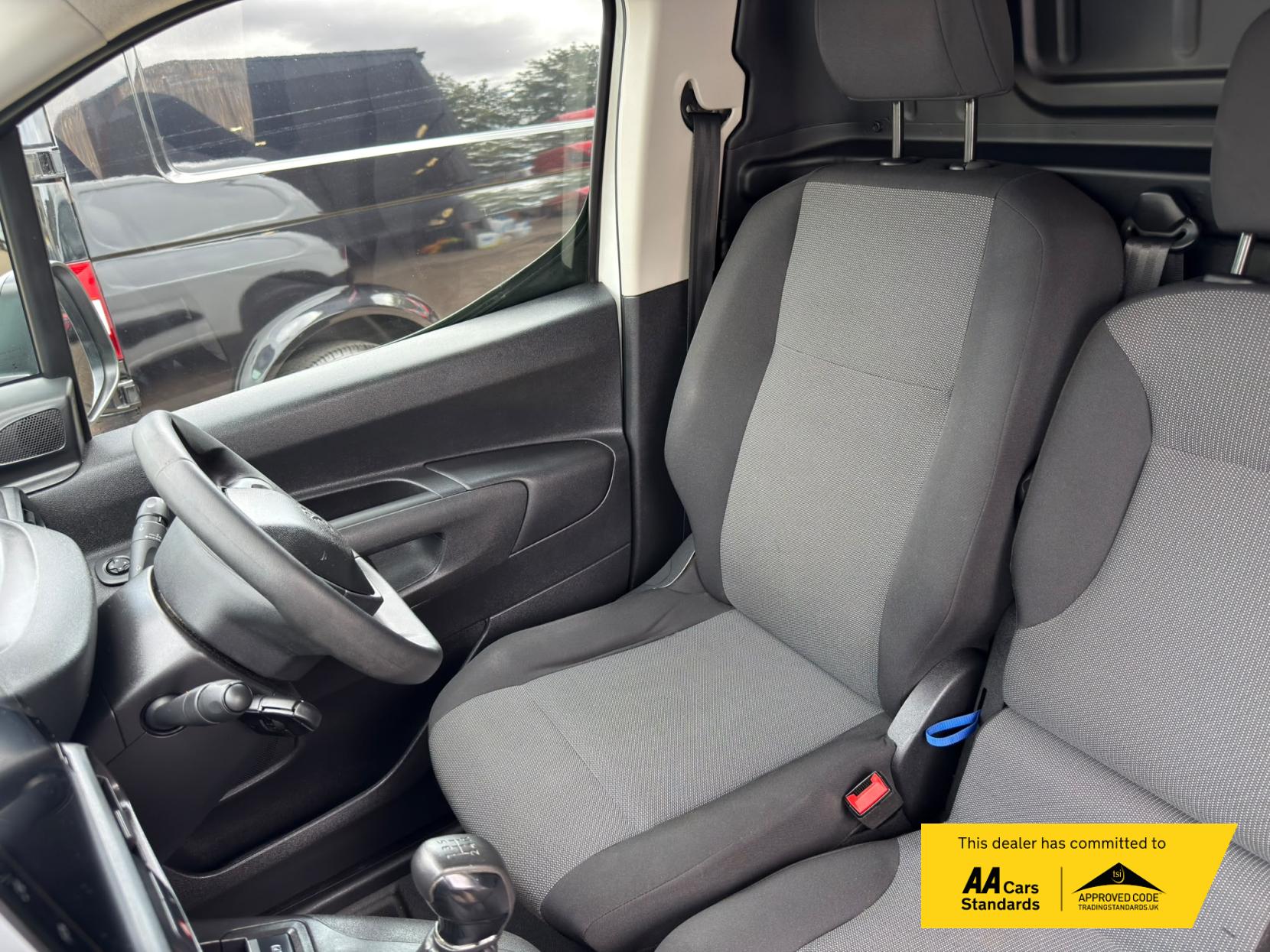 2020 Peugeot Partner 1.5 BlueHDi 1000 Professional Standard Panel Van 5dr Diesel Manual SWB Euro 6 (s/s) (100 bhp) - Thumbnail 21
