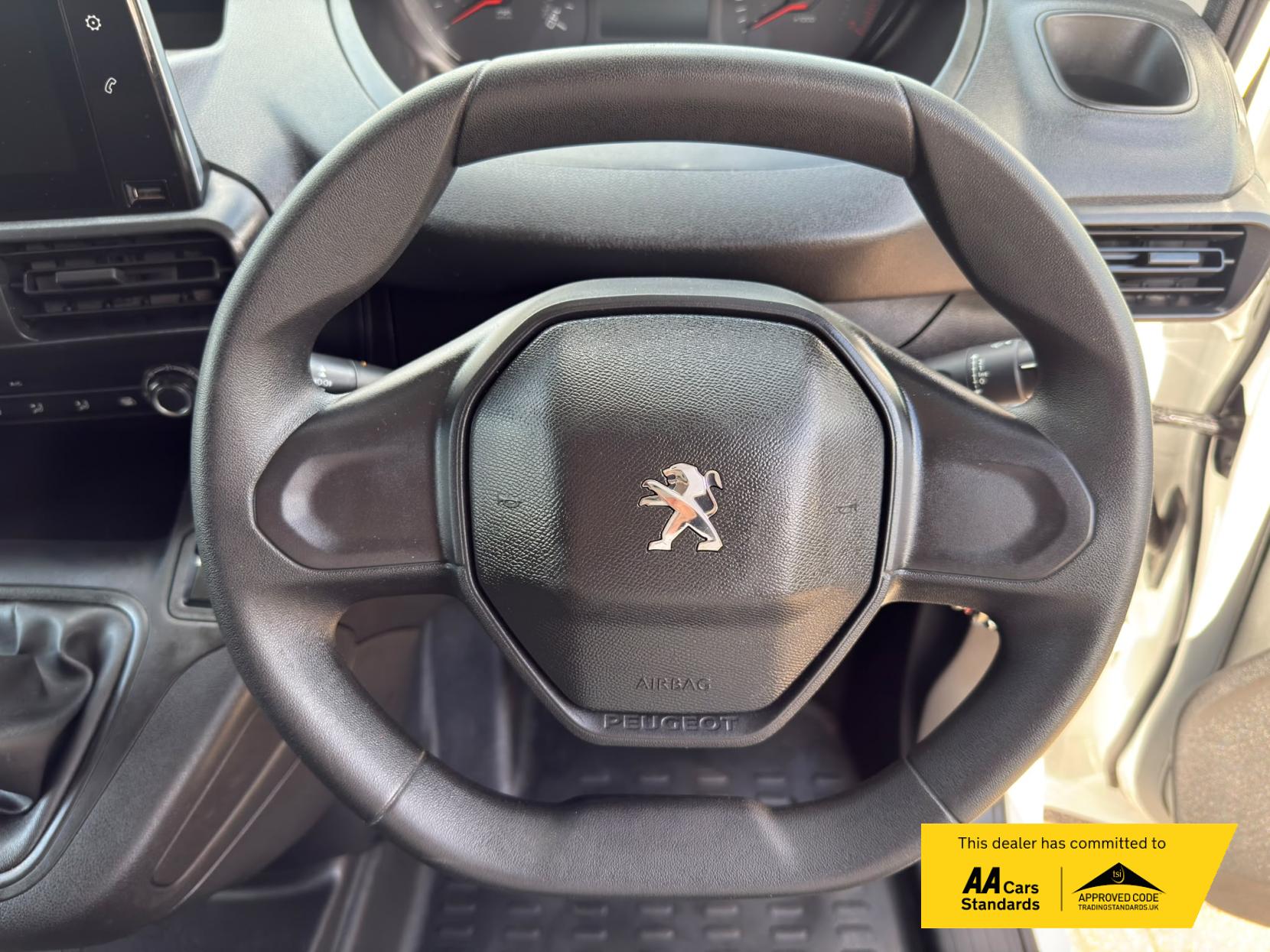 2020 Peugeot Partner 1.5 BlueHDi 1000 Professional Standard Panel Van 5dr Diesel Manual SWB Euro 6 (s/s) (100 bhp) - Thumbnail 11