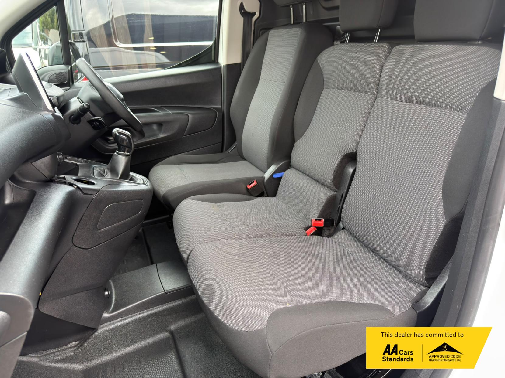 2020 Peugeot Partner 1.5 BlueHDi 1000 Professional Standard Panel Van 5dr Diesel Manual SWB Euro 6 (s/s) (100 bhp) - Thumbnail 24
