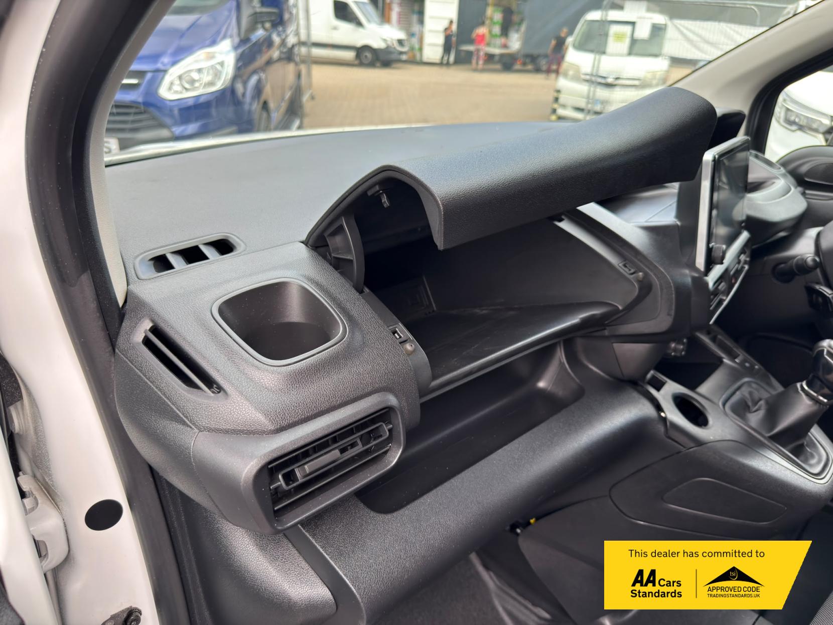 2020 Peugeot Partner 1.5 BlueHDi 1000 Professional Standard Panel Van 5dr Diesel Manual SWB Euro 6 (s/s) (100 bhp) - Thumbnail 32