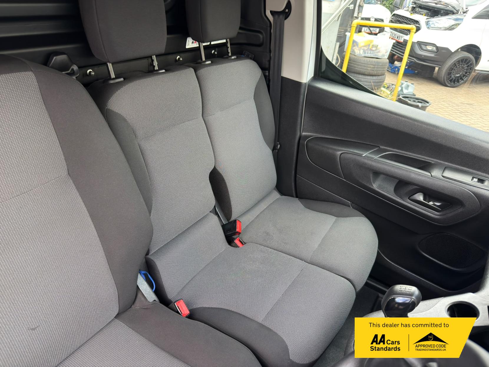 2020 Peugeot Partner 1.5 BlueHDi 1000 Professional Standard Panel Van 5dr Diesel Manual SWB Euro 6 (s/s) (100 bhp) - Thumbnail 25