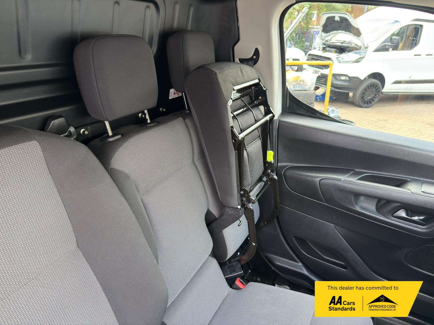 2020 Peugeot Partner 1.5 BlueHDi 1000 Professional Standard Panel Van 5dr Diesel Manual SWB Euro 6 (s/s) (100 bhp) - Thumbnail 18