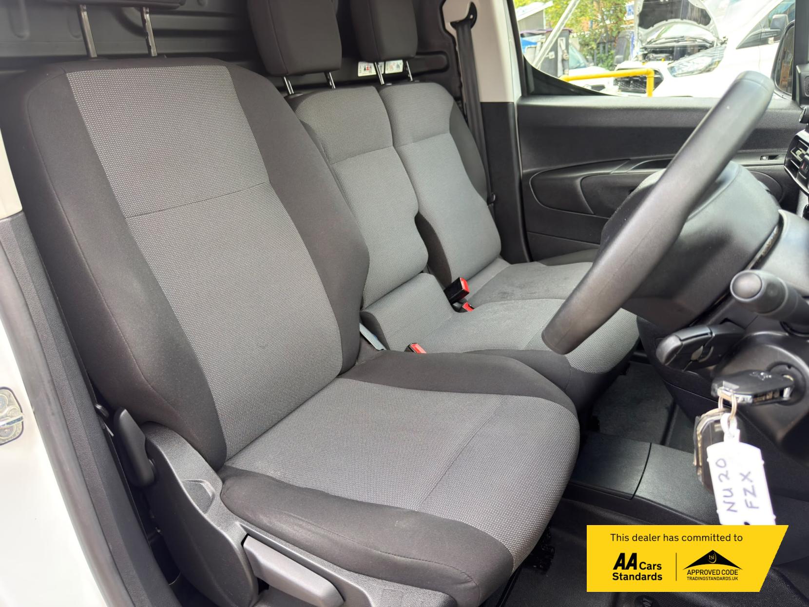 2020 Peugeot Partner 1.5 BlueHDi 1000 Professional Standard Panel Van 5dr Diesel Manual SWB Euro 6 (s/s) (100 bhp) - Thumbnail 27