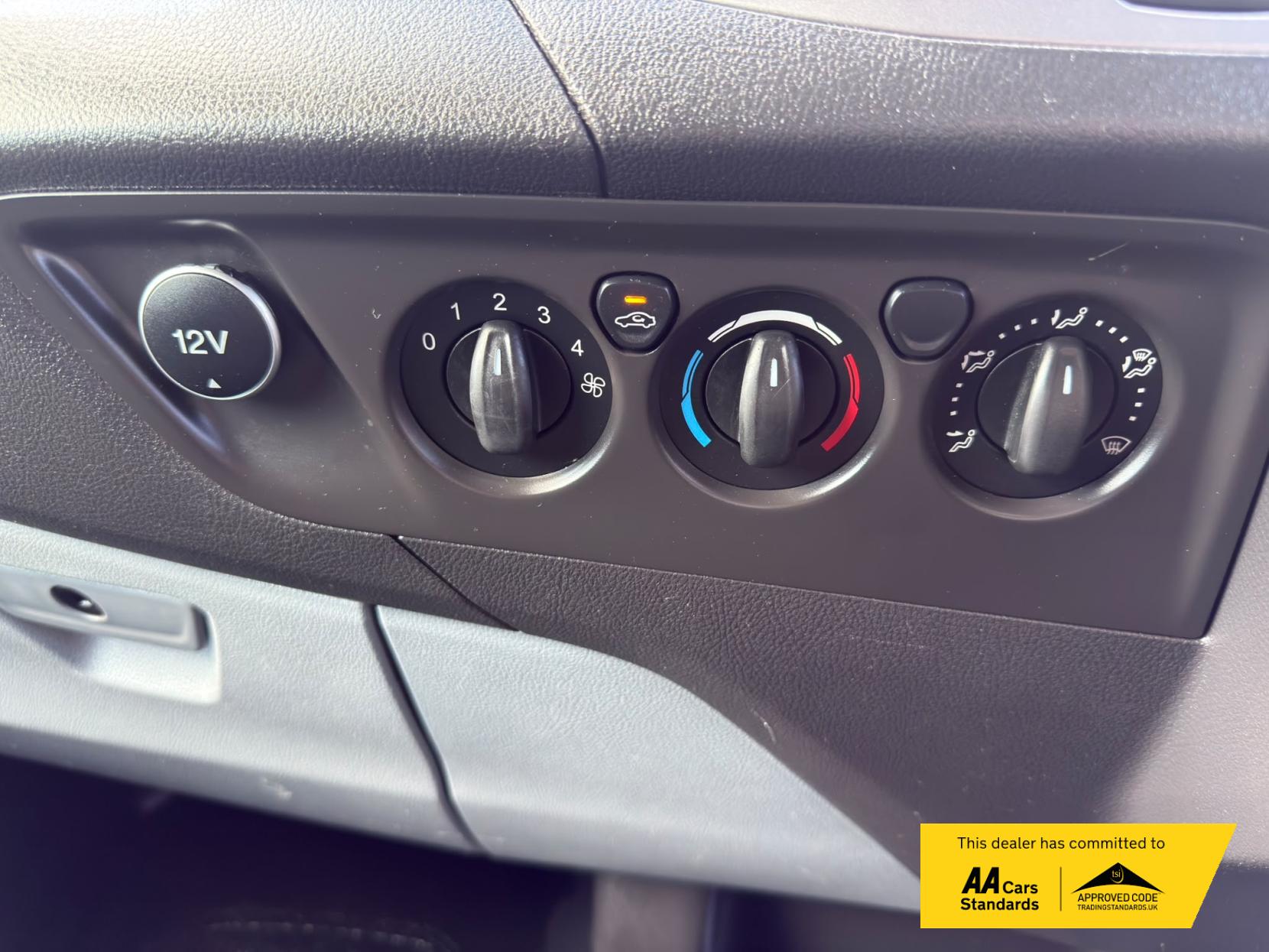 2013 Ford Transit Custom 2.2 TDCi 330 Trend Panel Van 5dr Diesel Manual L2 H1 (197 g/km, 123 bhp) - Thumbnail 31