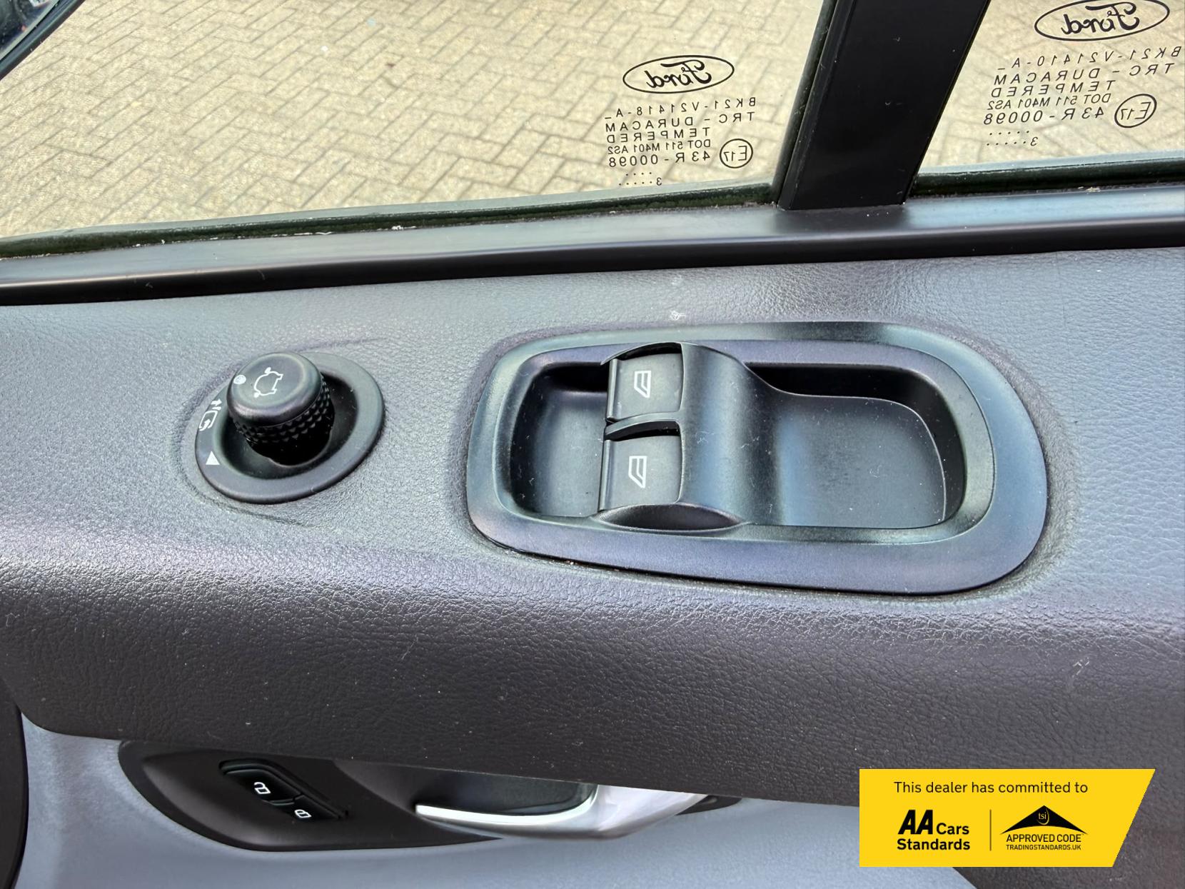 2013 Ford Transit Custom 2.2 TDCi 330 Trend Panel Van 5dr Diesel Manual L2 H1 (197 g/km, 123 bhp) - Thumbnail 47