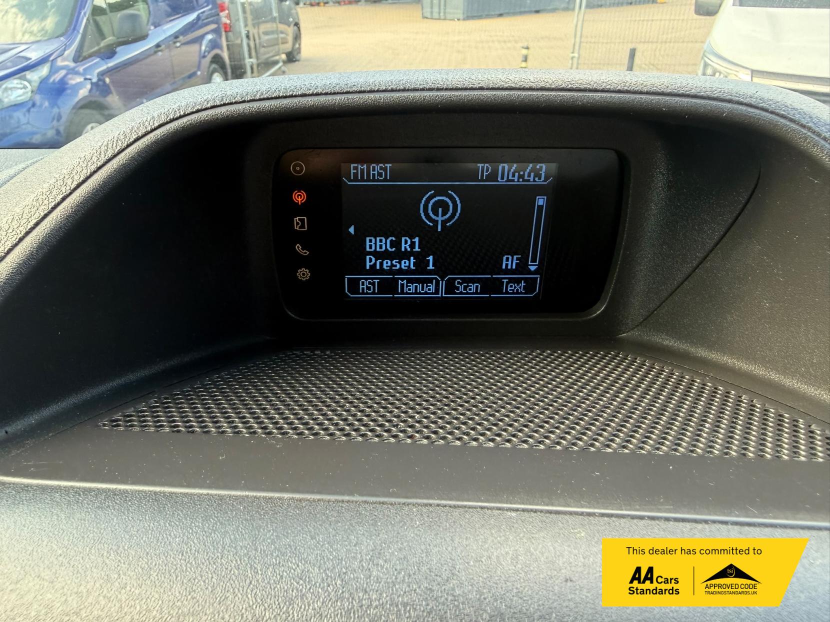 2013 Ford Transit Custom 2.2 TDCi 330 Trend Panel Van 5dr Diesel Manual L2 H1 (197 g/km, 123 bhp) - Thumbnail 35