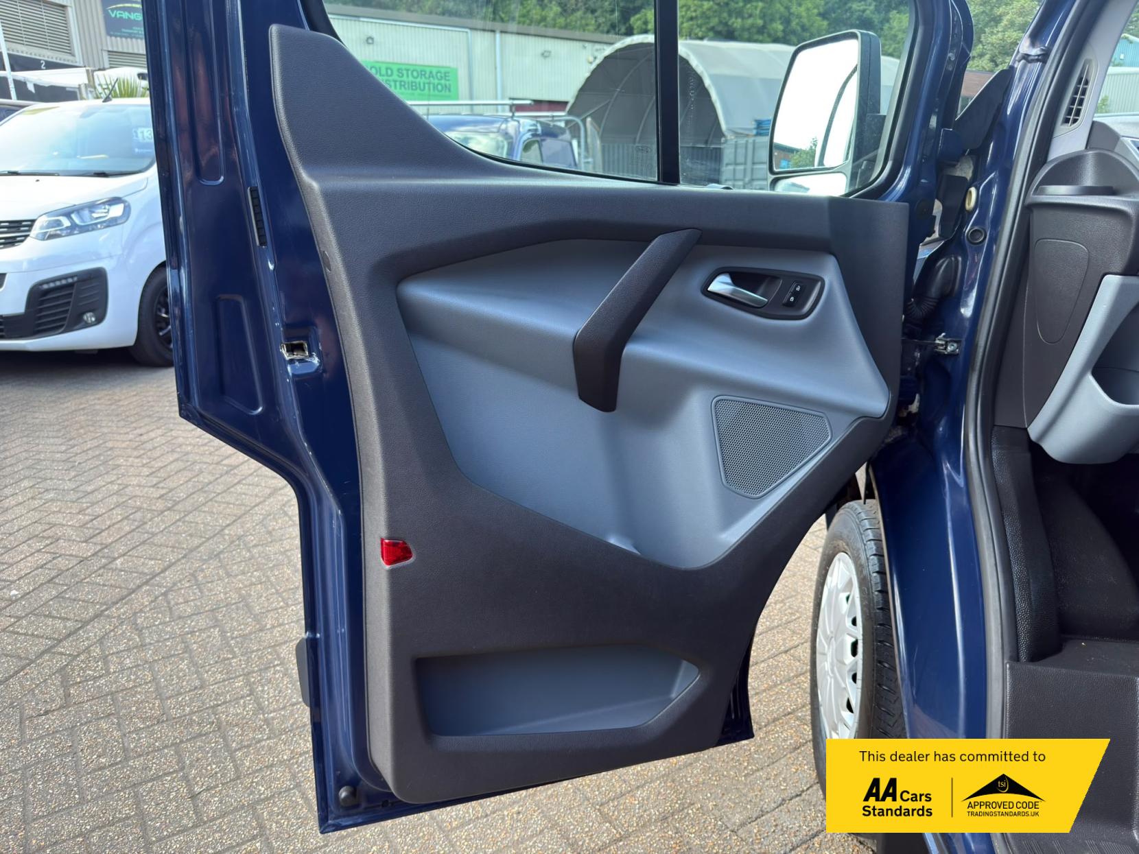 2013 Ford Transit Custom 2.2 TDCi 330 Trend Panel Van 5dr Diesel Manual L2 H1 (197 g/km, 123 bhp) - Thumbnail 52