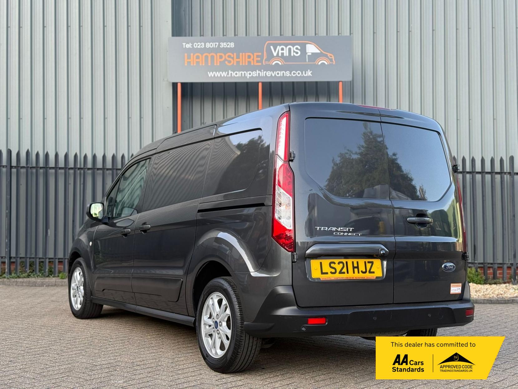 2021 Ford Transit Connect 1.5 240 EcoBlue Limited Panel Van 5dr Diesel Auto L2 Euro 6 (s/s) (120 ps) - Thumbnail 4