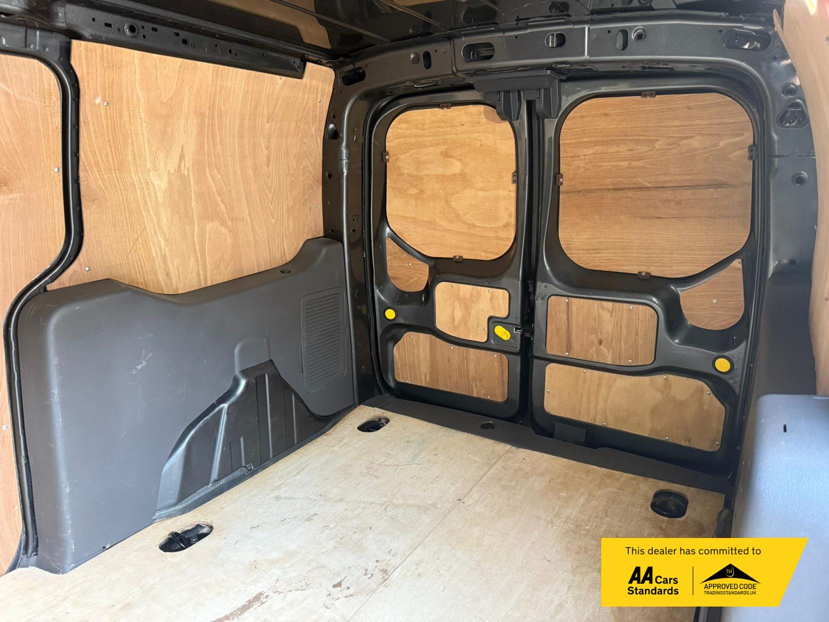 2021 Ford Transit Connect 1.5 240 EcoBlue Limited Panel Van 5dr Diesel Auto L2 Euro 6 (s/s) (120 ps) - Thumbnail 18