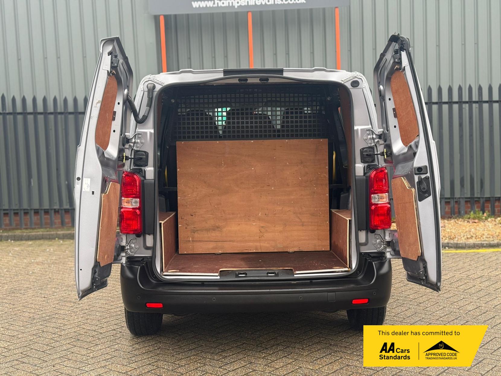 Peugeot Expert 1.5 BlueHDi 1000 Professional Compact Panel Van 6dr Diesel Manual SWB Euro 6 (s/s) (100 bhp)