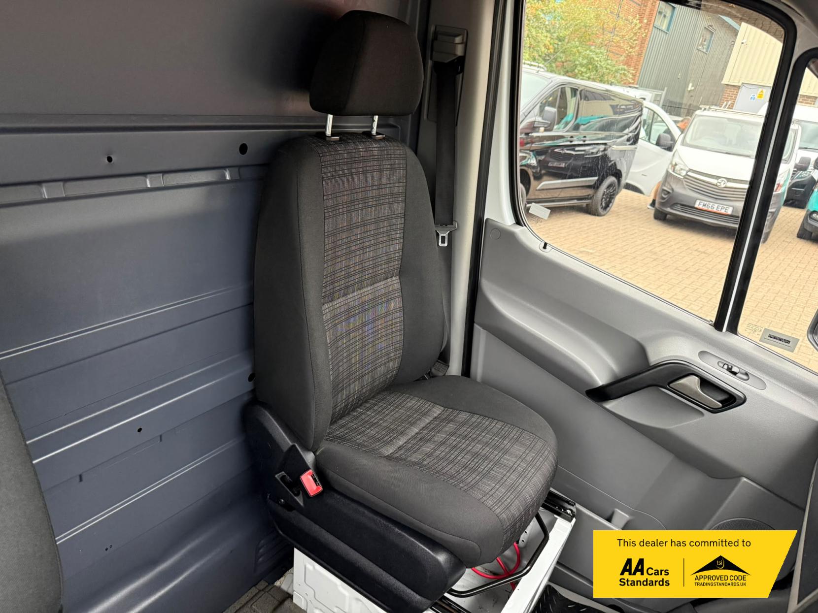 2015 Mercedes-Benz Sprinter 2.1 310 CDi Panel Van 4dr Diesel Manual RWD L3 H3 (240 g/km, 95 bhp) - Thumbnail 31