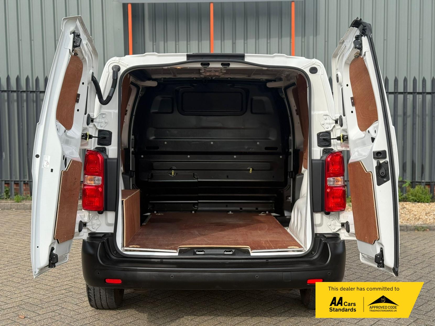 Peugeot Expert 1.5 BlueHDi 1000 Professional Compact Panel Van 6dr Diesel Manual SWB Euro 6 (s/s) (100 bhp)