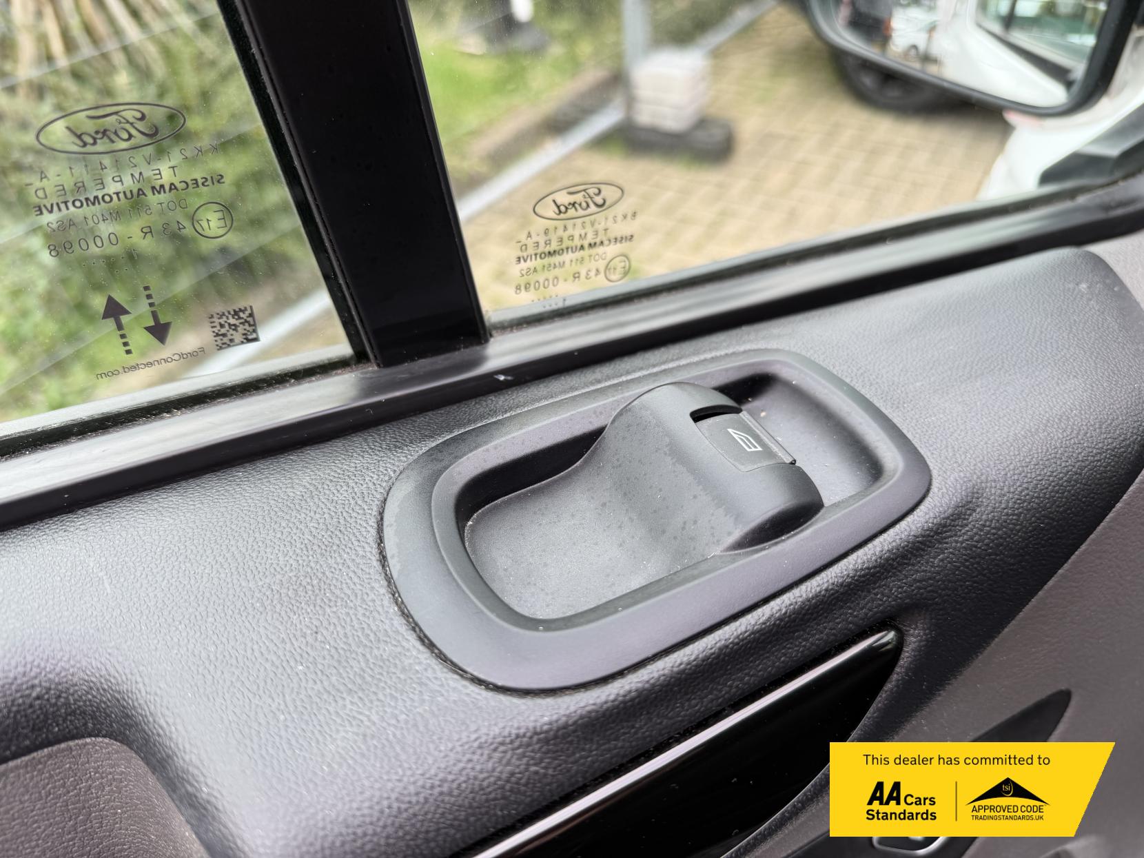 Ford Transit Custom 2.0 300 EcoBlue Limited Panel Van 5dr Diesel Auto L2 H1 Euro 6 (s/s) (130 ps)