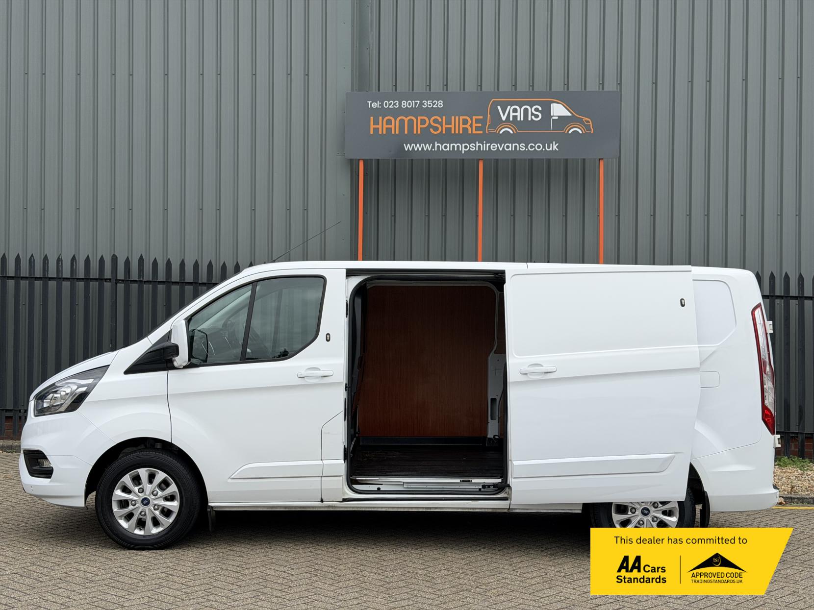 Ford Transit Custom 2.0 300 EcoBlue Limited Panel Van 5dr Diesel Auto L2 H1 Euro 6 (s/s) (130 ps)