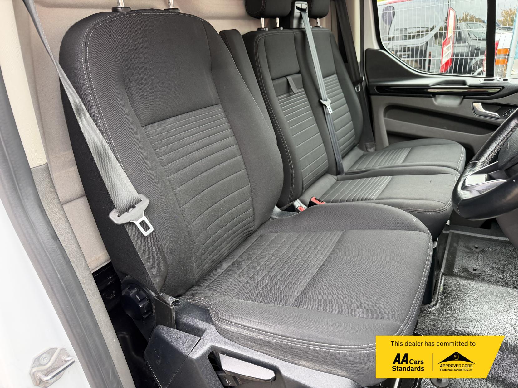 Ford Transit Custom 2.0 300 EcoBlue Limited Panel Van 5dr Diesel Auto L2 H1 Euro 6 (s/s) (130 ps)