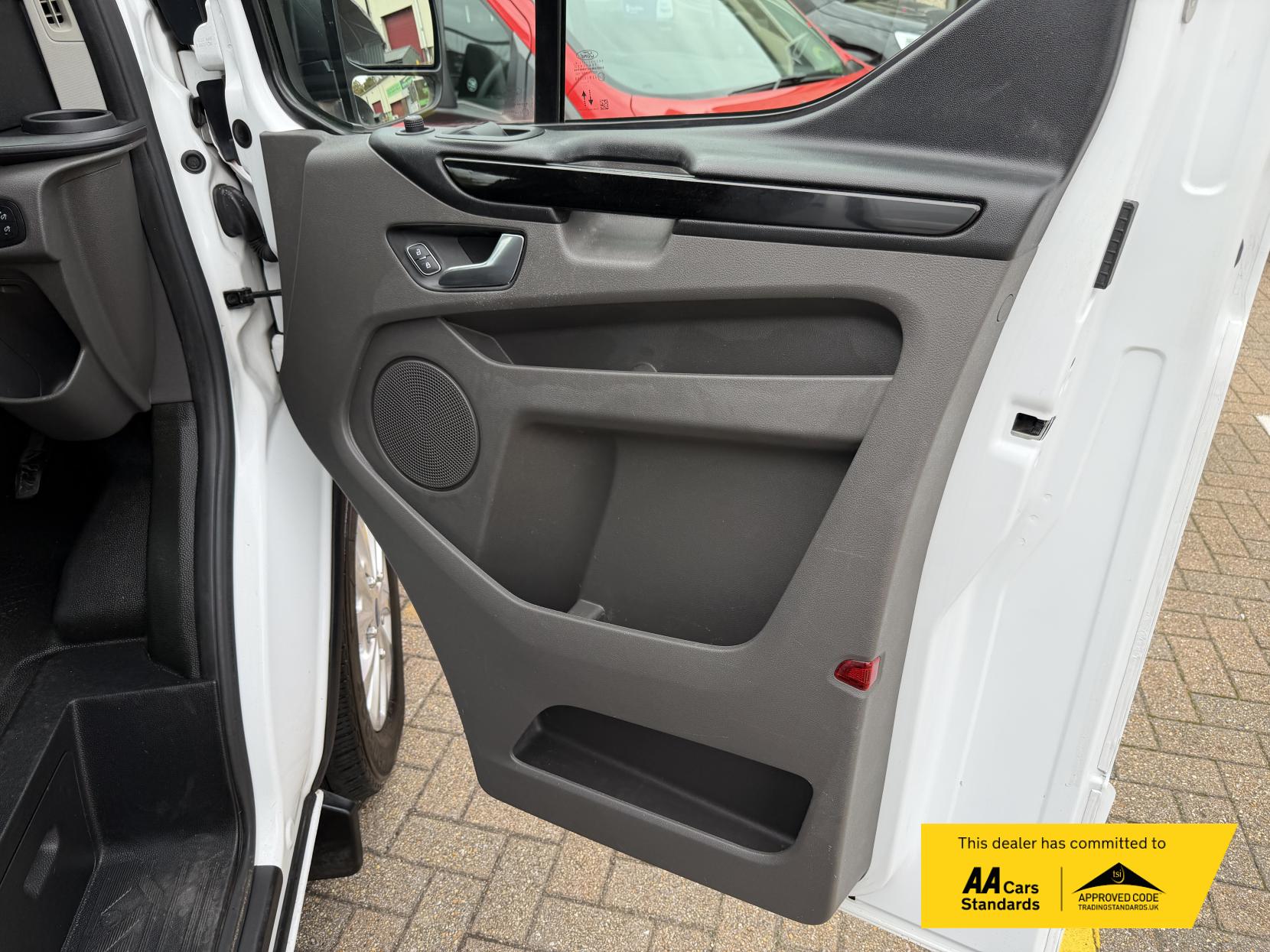 Ford Transit Custom 2.0 300 EcoBlue Limited Panel Van 5dr Diesel Auto L2 H1 Euro 6 (s/s) (130 ps)