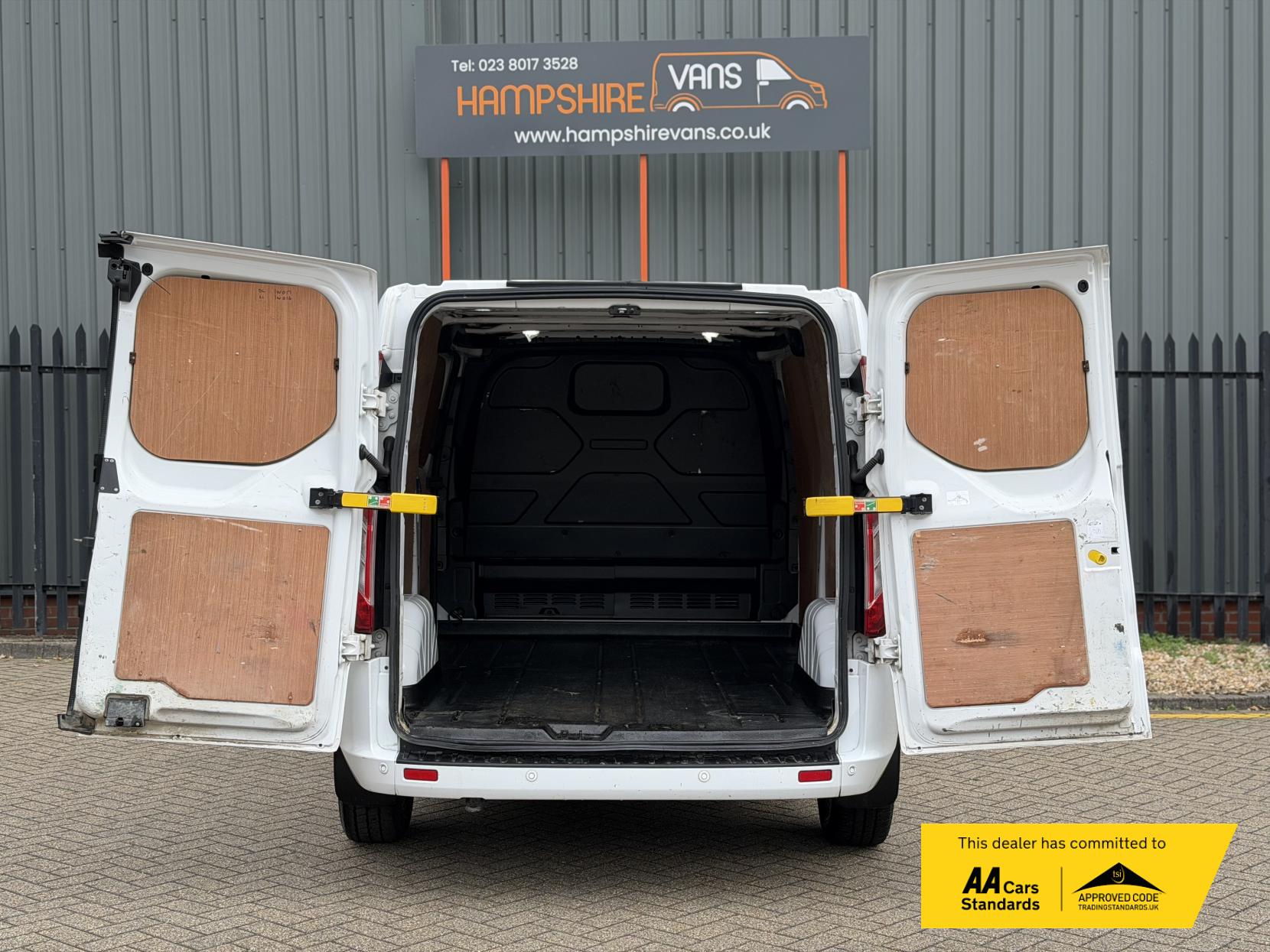 Ford Transit Custom 2.0 300 EcoBlue Limited Panel Van 5dr Diesel Auto L2 H1 Euro 6 (s/s) (130 ps)