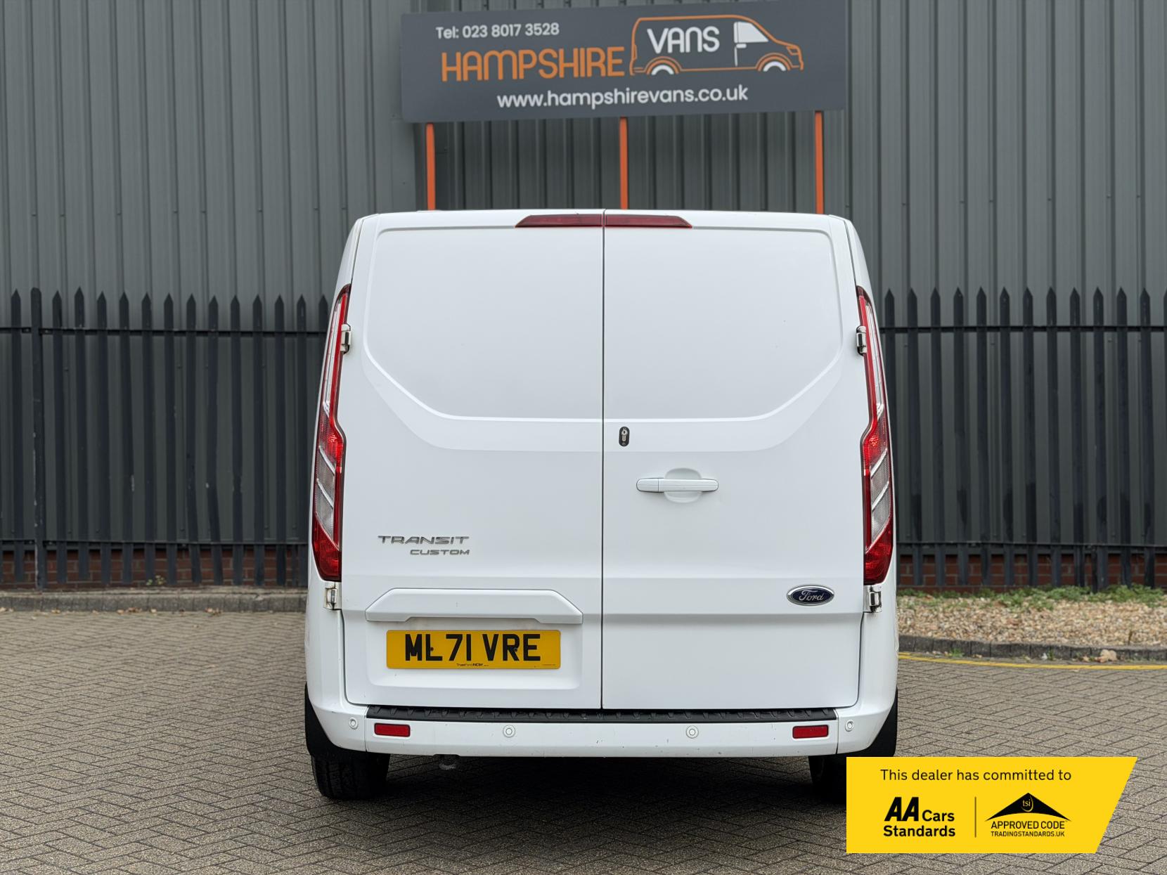 Ford Transit Custom 2.0 300 EcoBlue Limited Panel Van 5dr Diesel Auto L2 H1 Euro 6 (s/s) (130 ps)