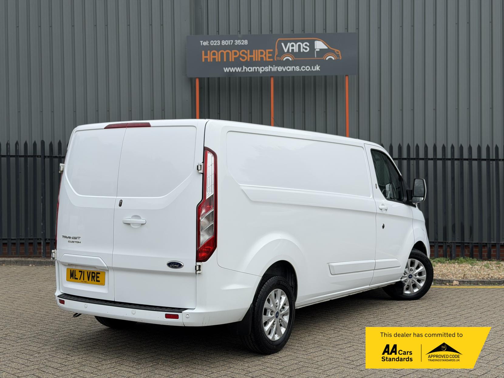 Ford Transit Custom 2.0 300 EcoBlue Limited Panel Van 5dr Diesel Auto L2 H1 Euro 6 (s/s) (130 ps)