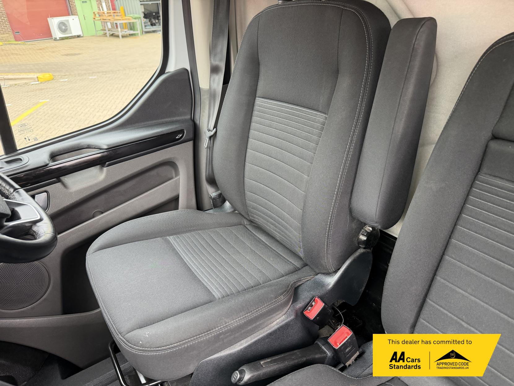 Ford Transit Custom 2.0 300 EcoBlue Limited Panel Van 5dr Diesel Auto L2 H1 Euro 6 (s/s) (130 ps)