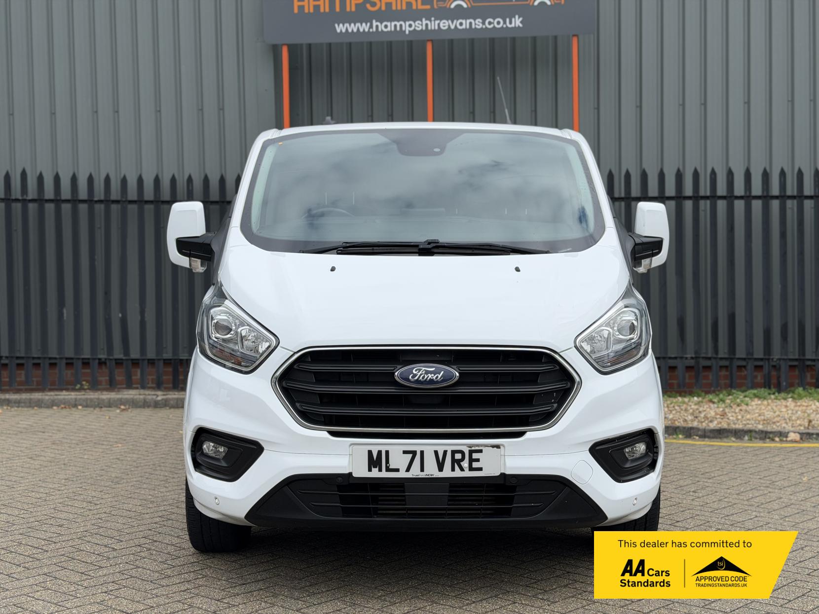 Ford Transit Custom 2.0 300 EcoBlue Limited Panel Van 5dr Diesel Auto L2 H1 Euro 6 (s/s) (130 ps)